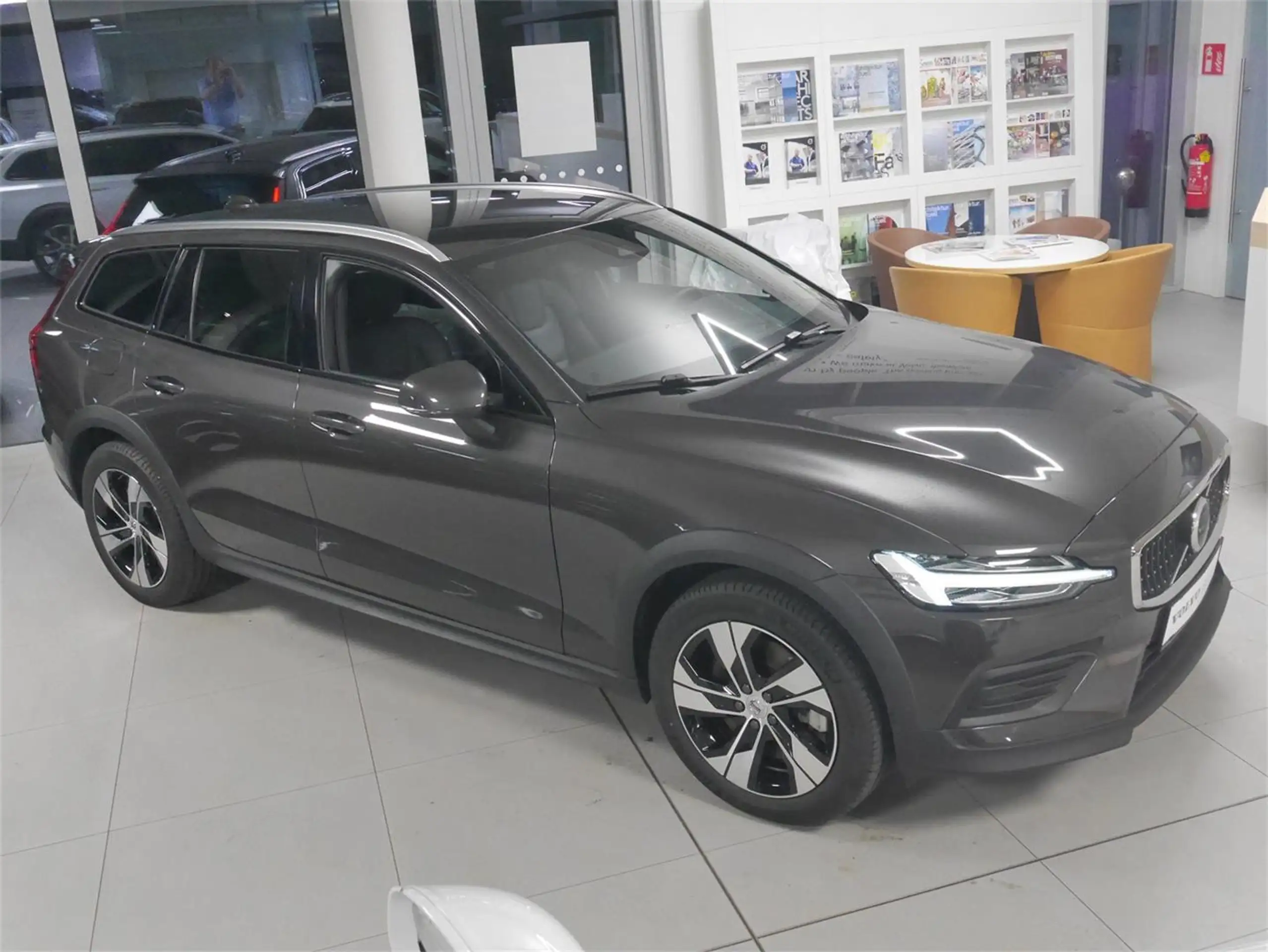 Volvo - V60 Cross Country