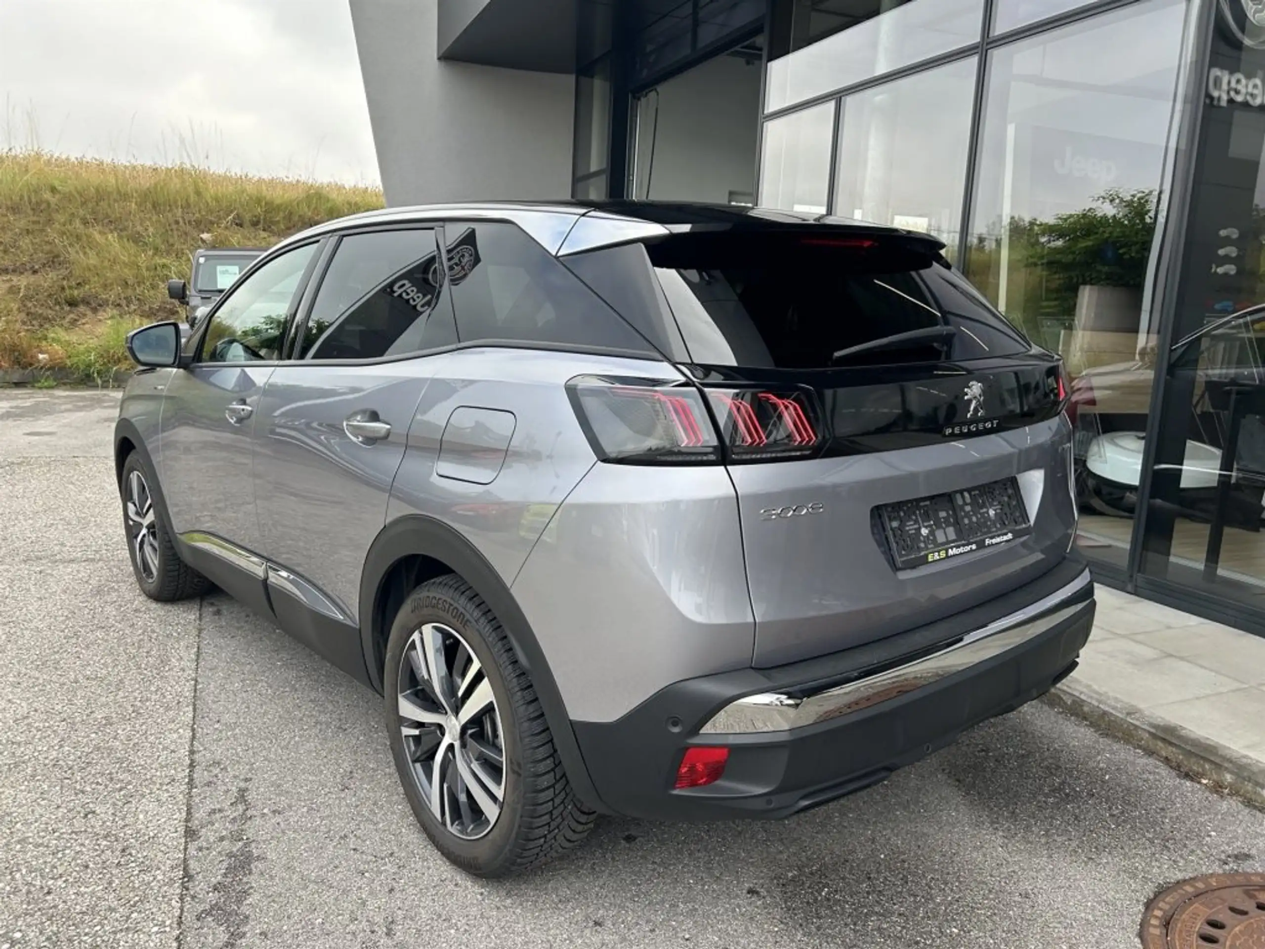 Peugeot - 3008