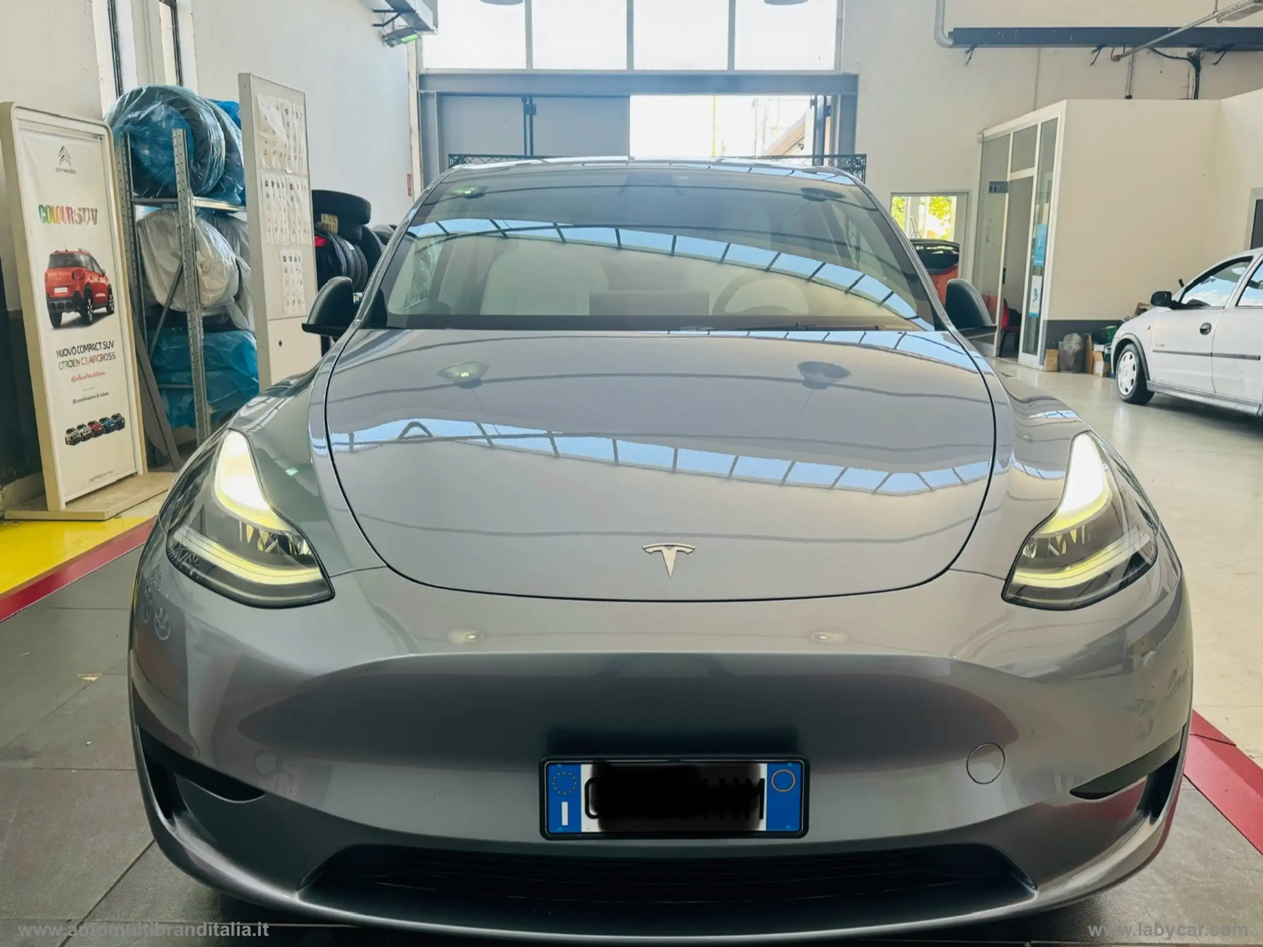 Tesla - Model Y