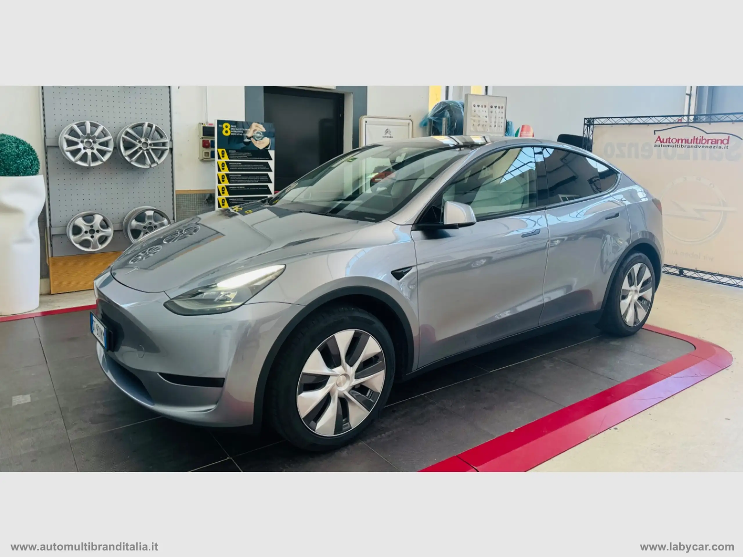 Tesla - Model Y