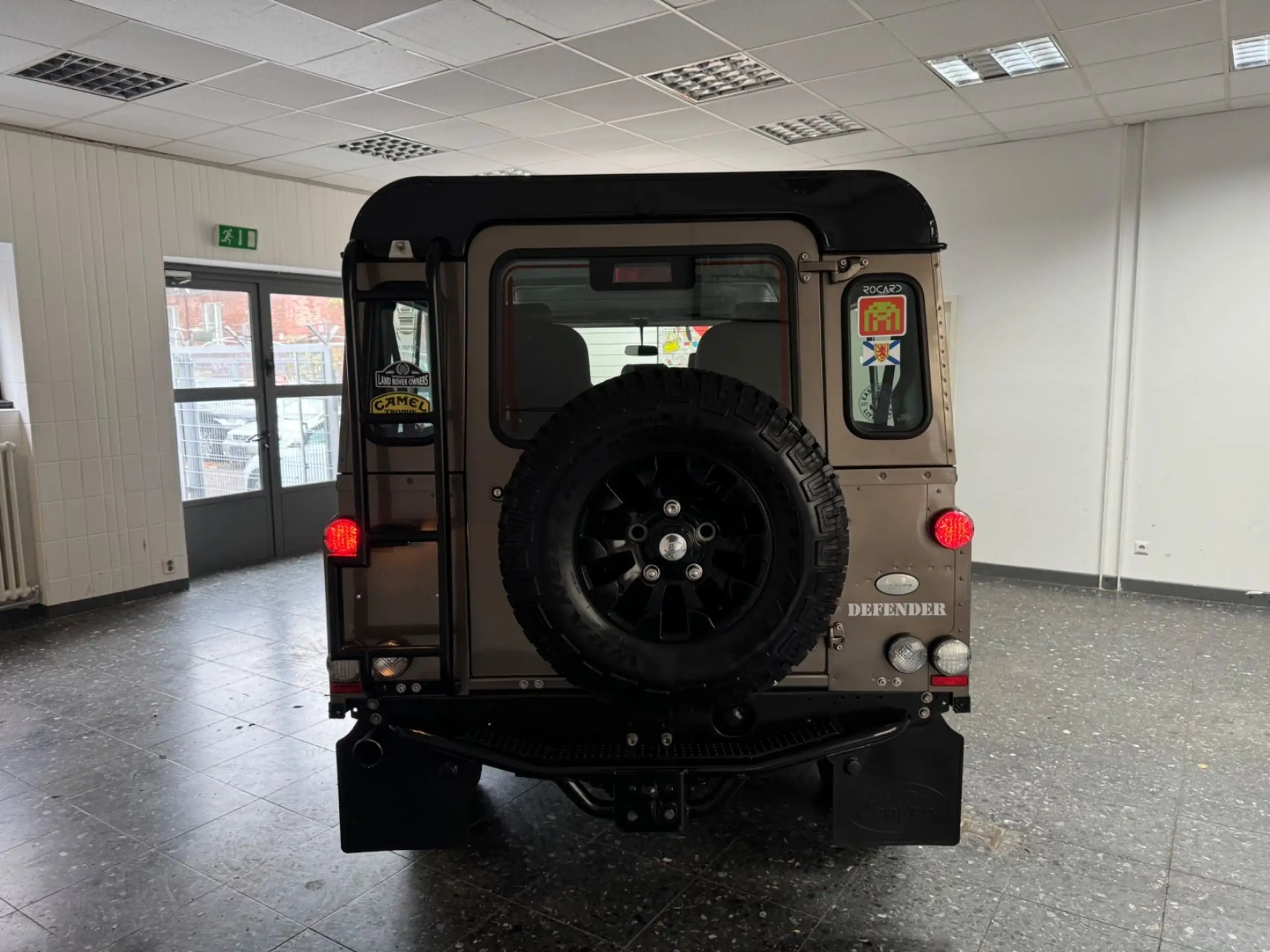 Land Rover - Defender