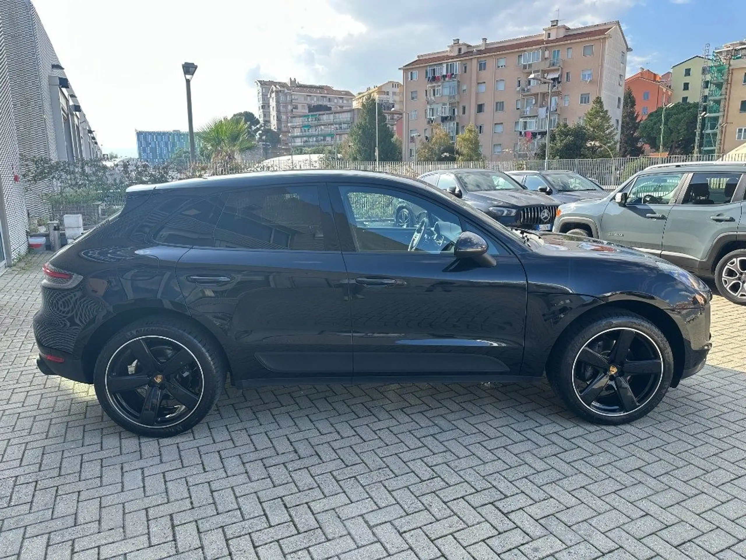 Porsche - Macan