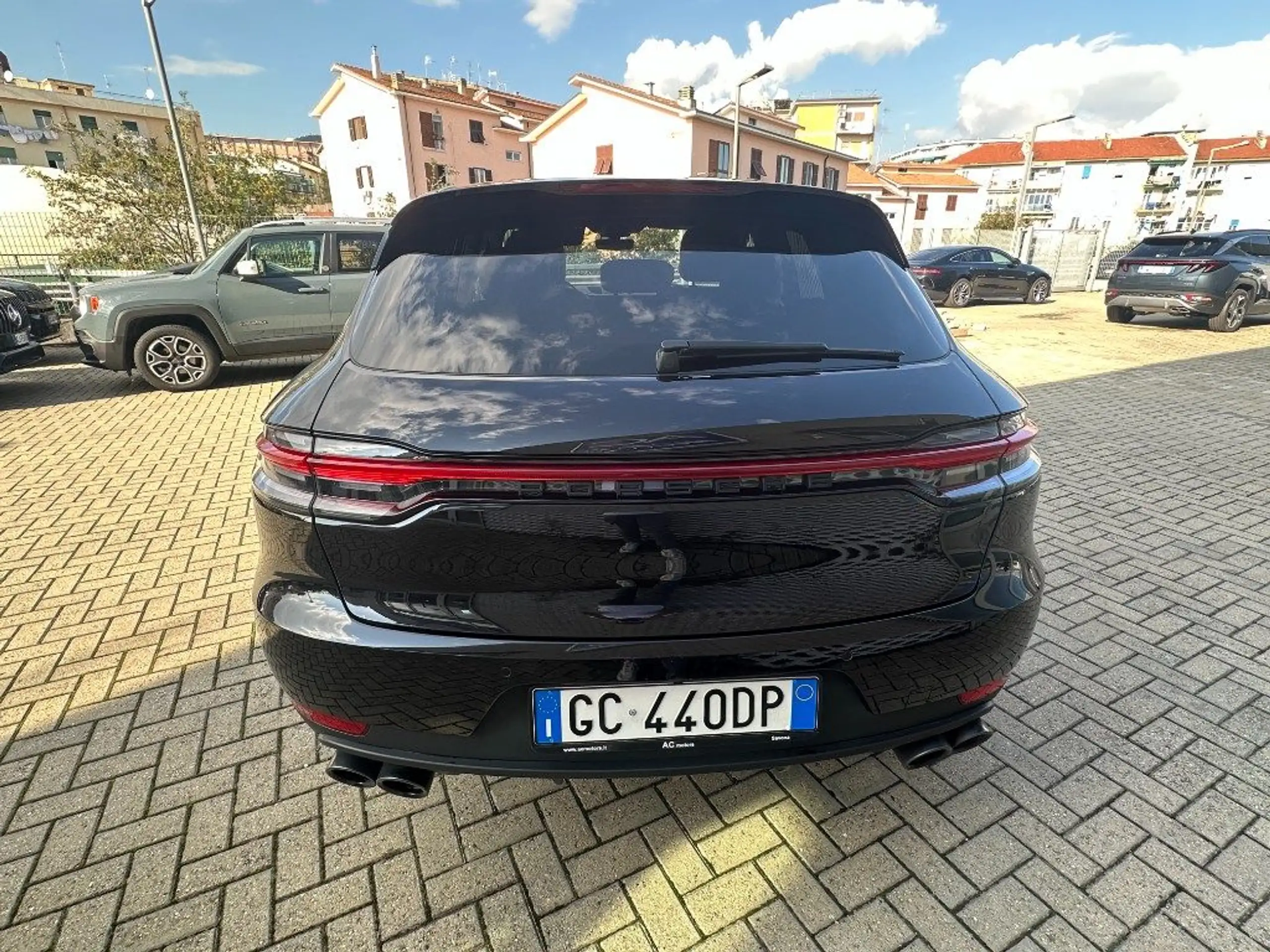 Porsche - Macan