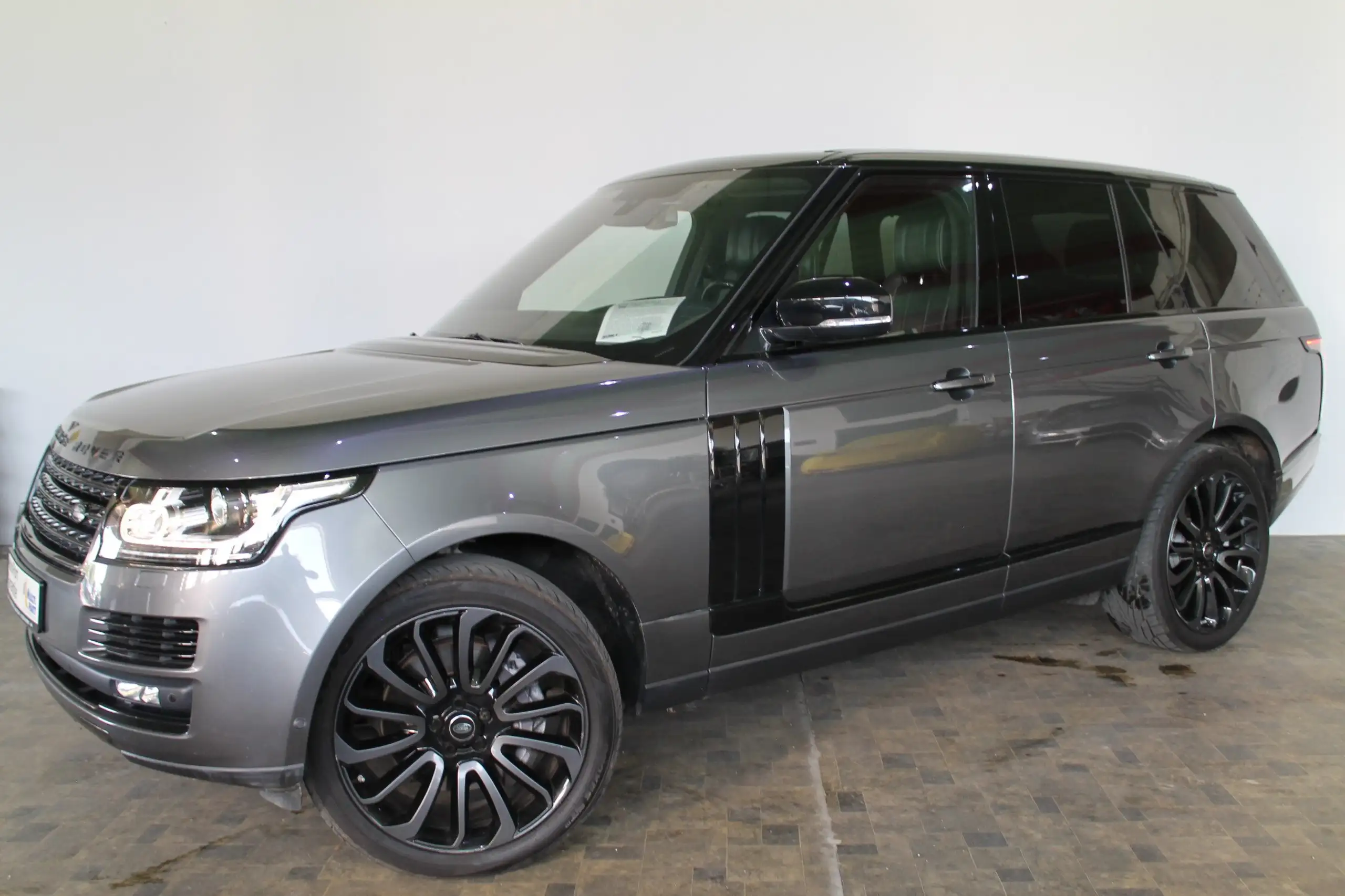 Land Rover - Range Rover