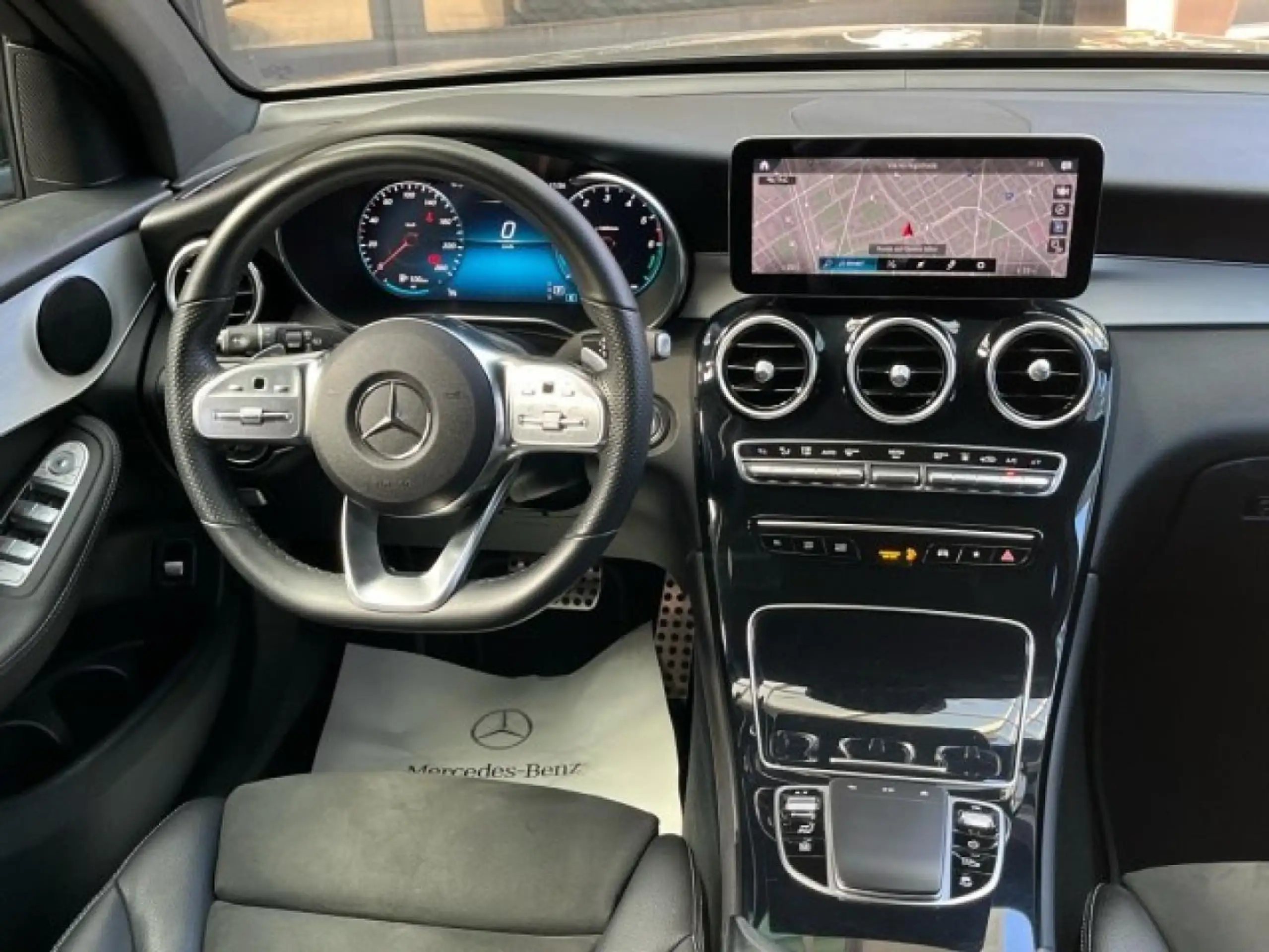 Mercedes-Benz - GLC 300