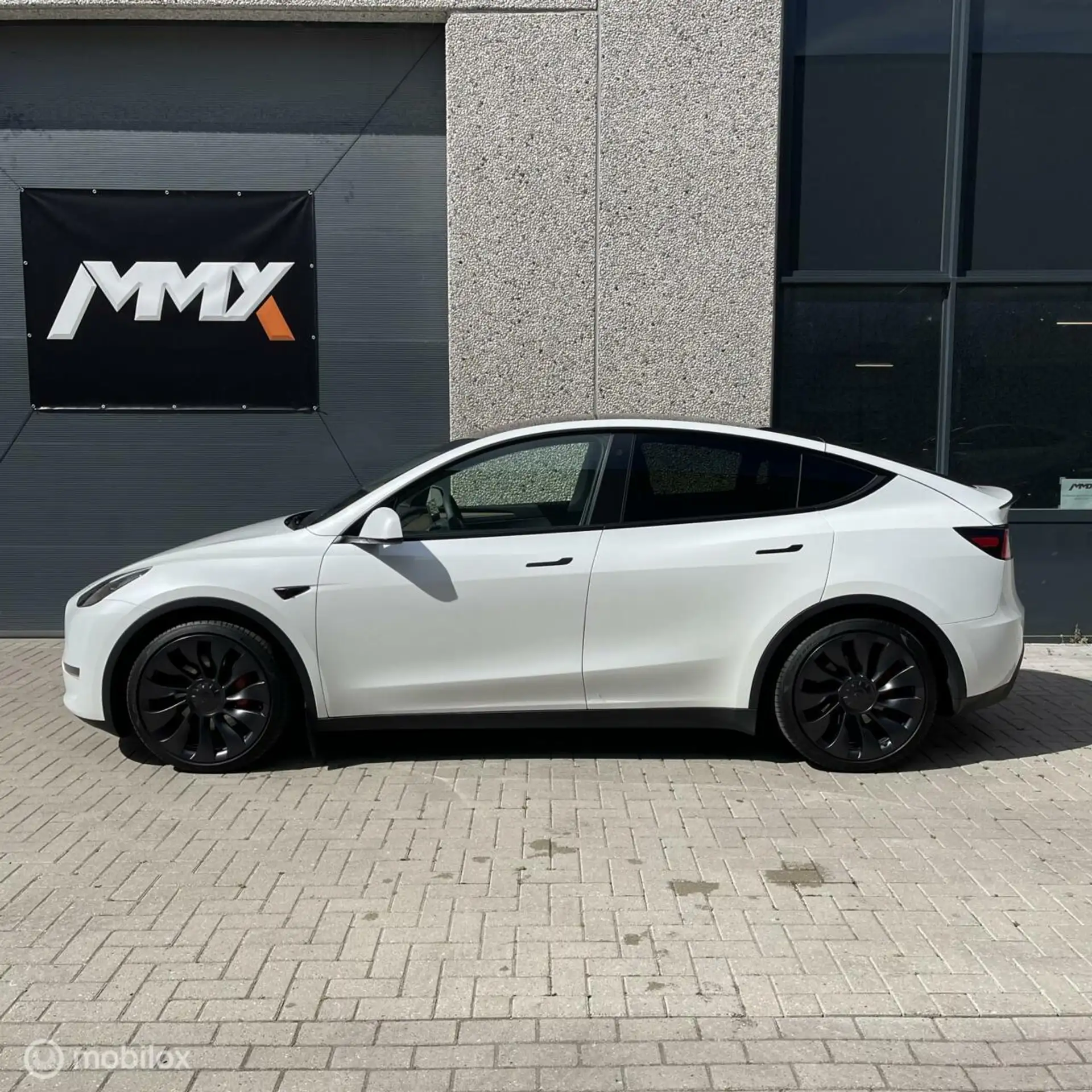 Tesla - Model Y