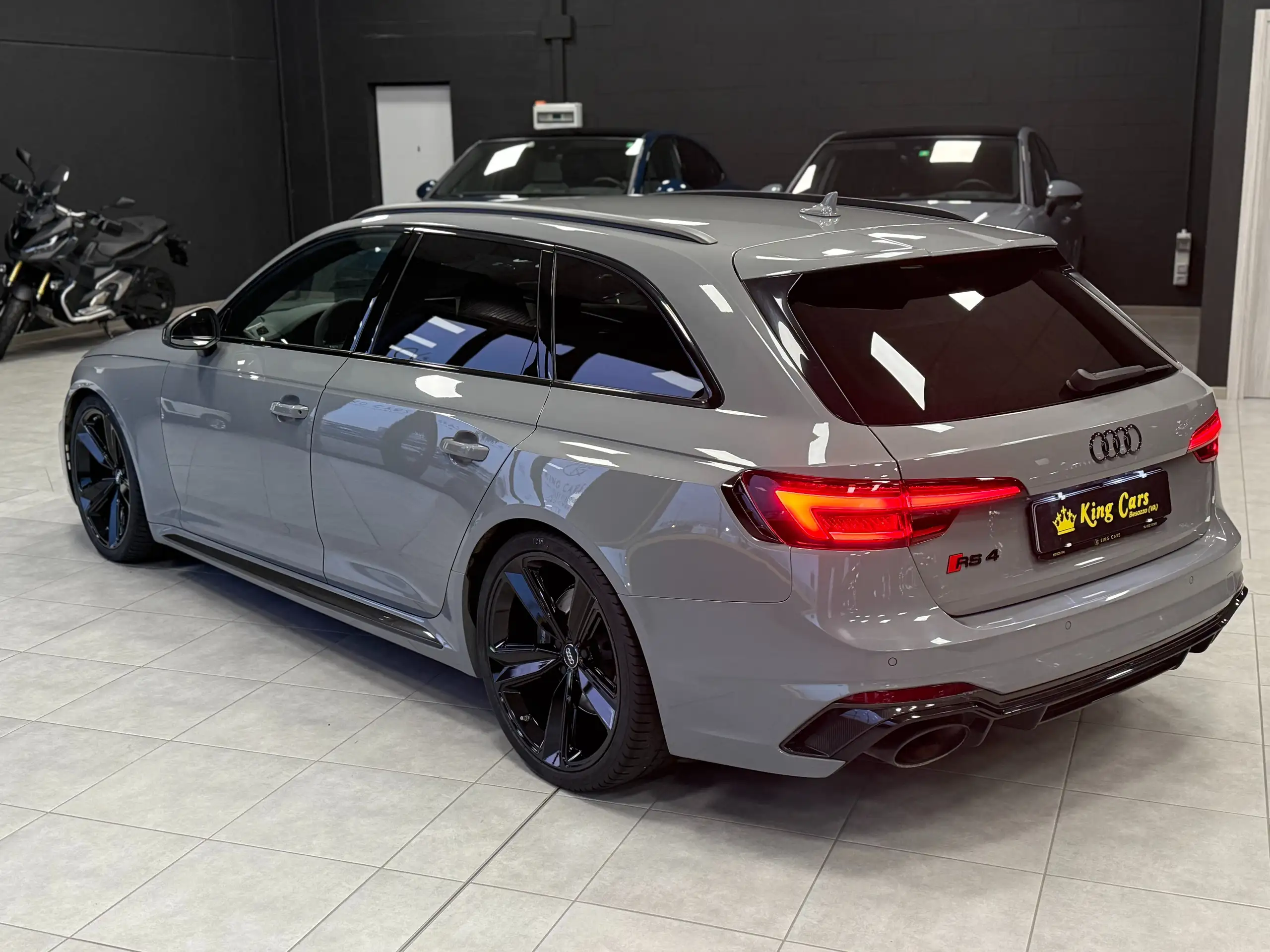 Audi - RS4