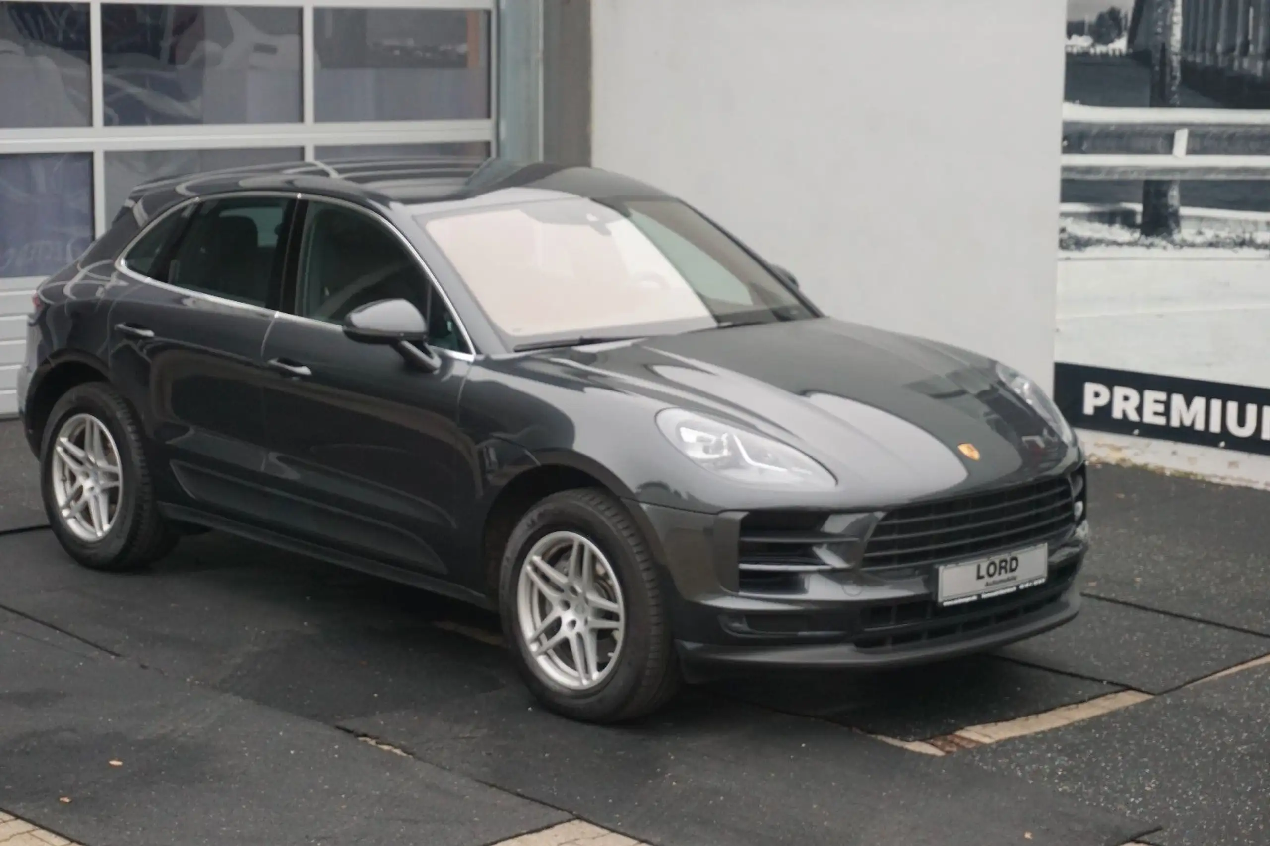 Porsche - Macan