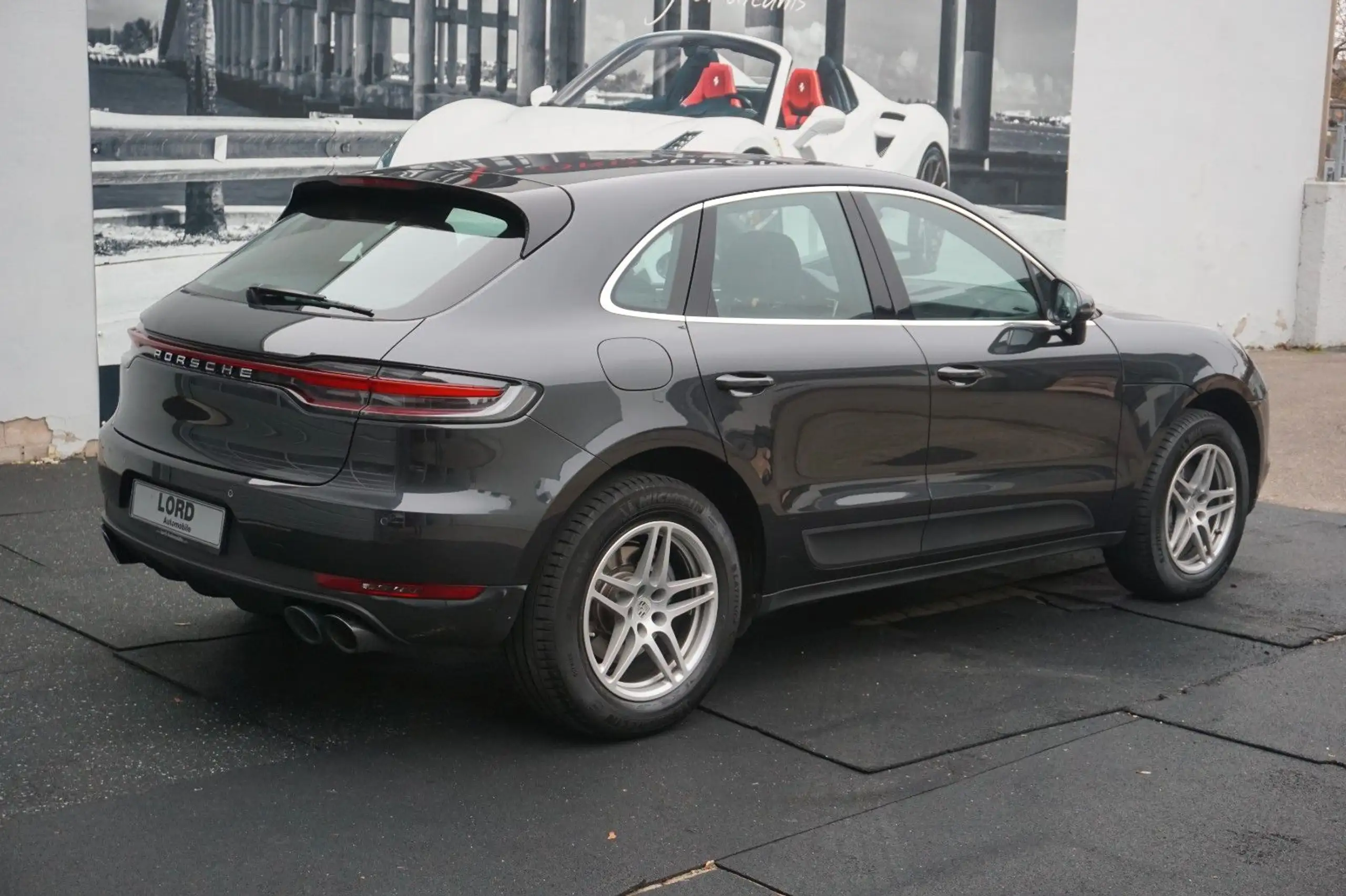 Porsche - Macan