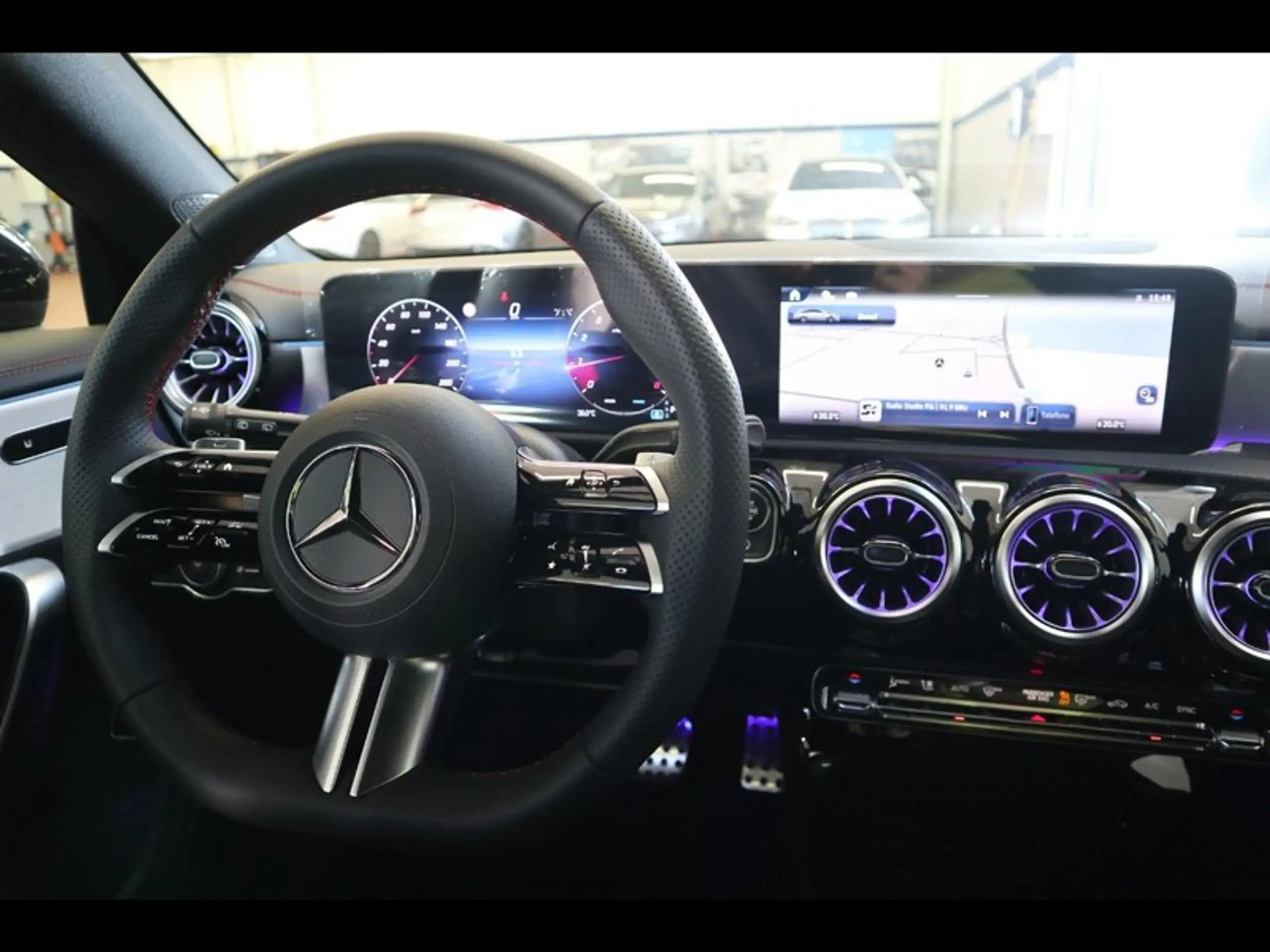 Mercedes-Benz - CLA 200