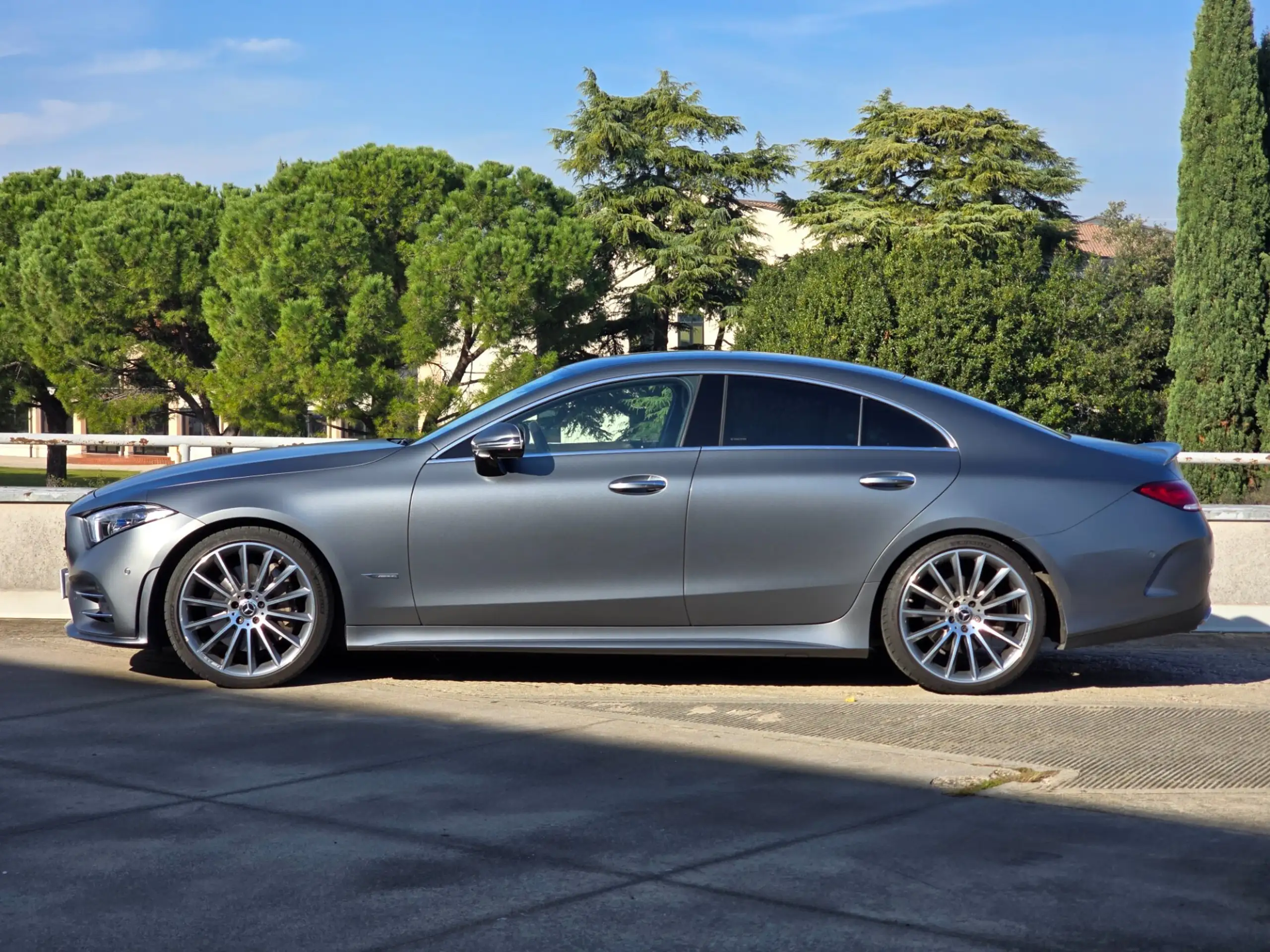 Mercedes-Benz - CLS