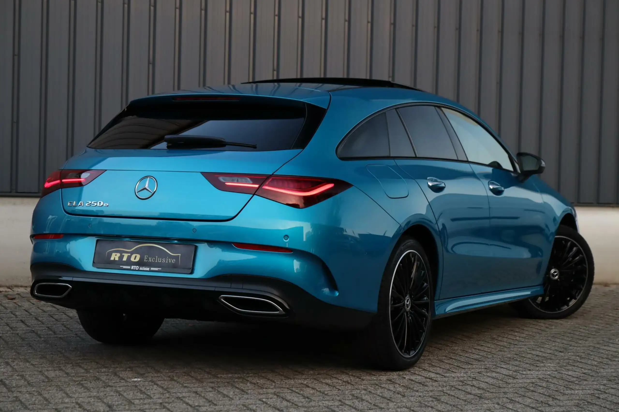 Mercedes-Benz - CLA 250