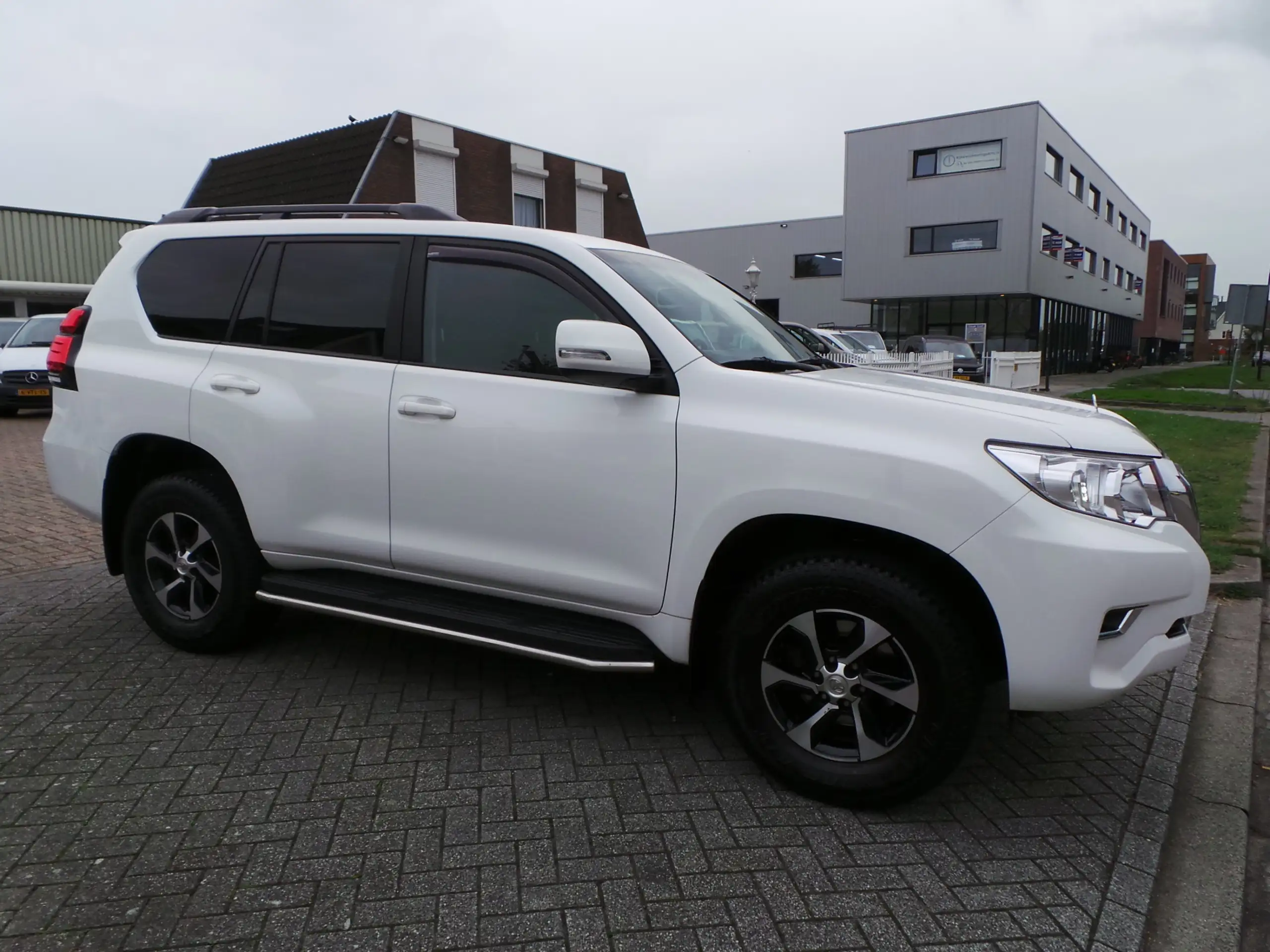 Toyota - Land Cruiser