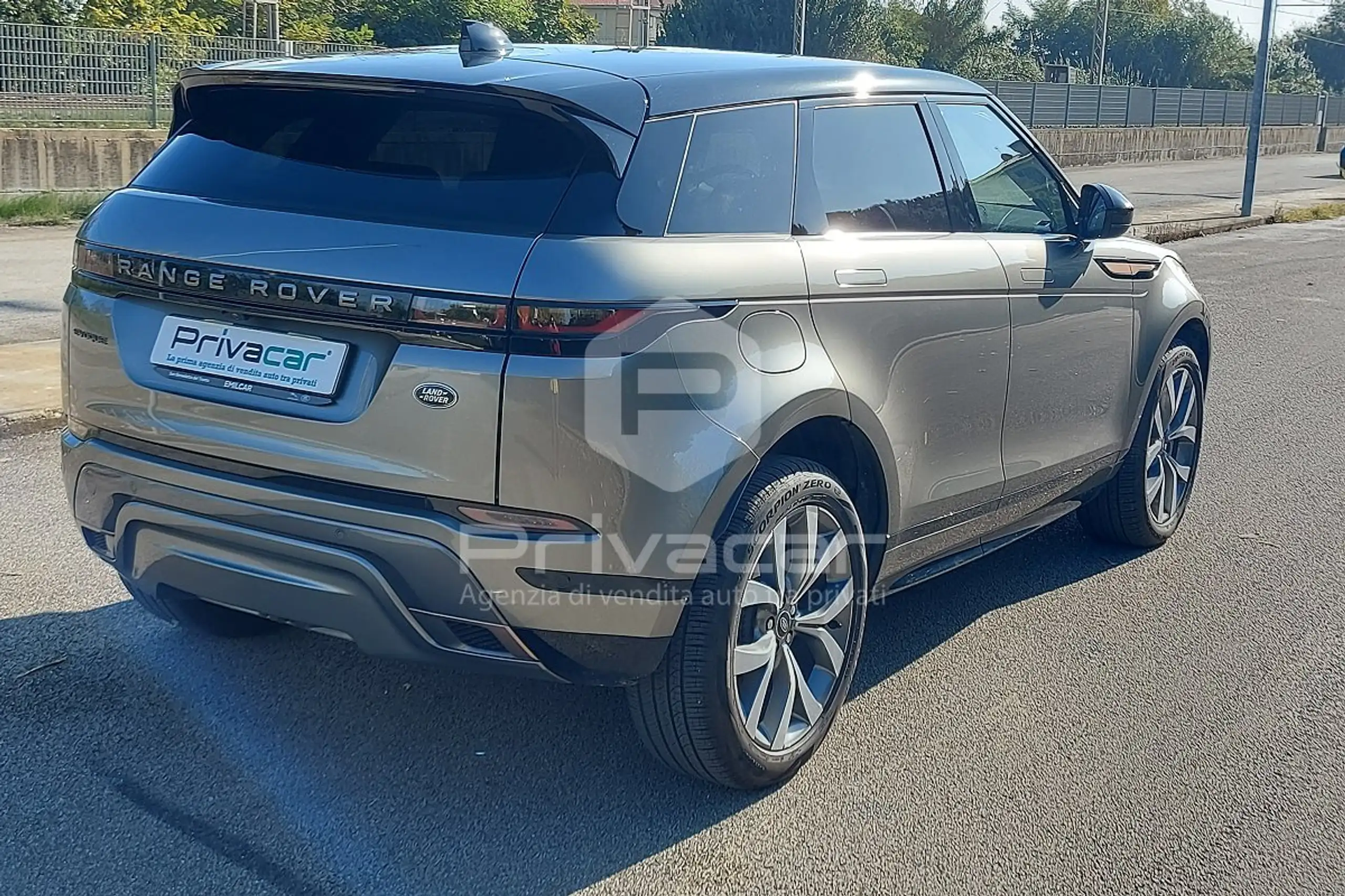 Land Rover - Range Rover Evoque