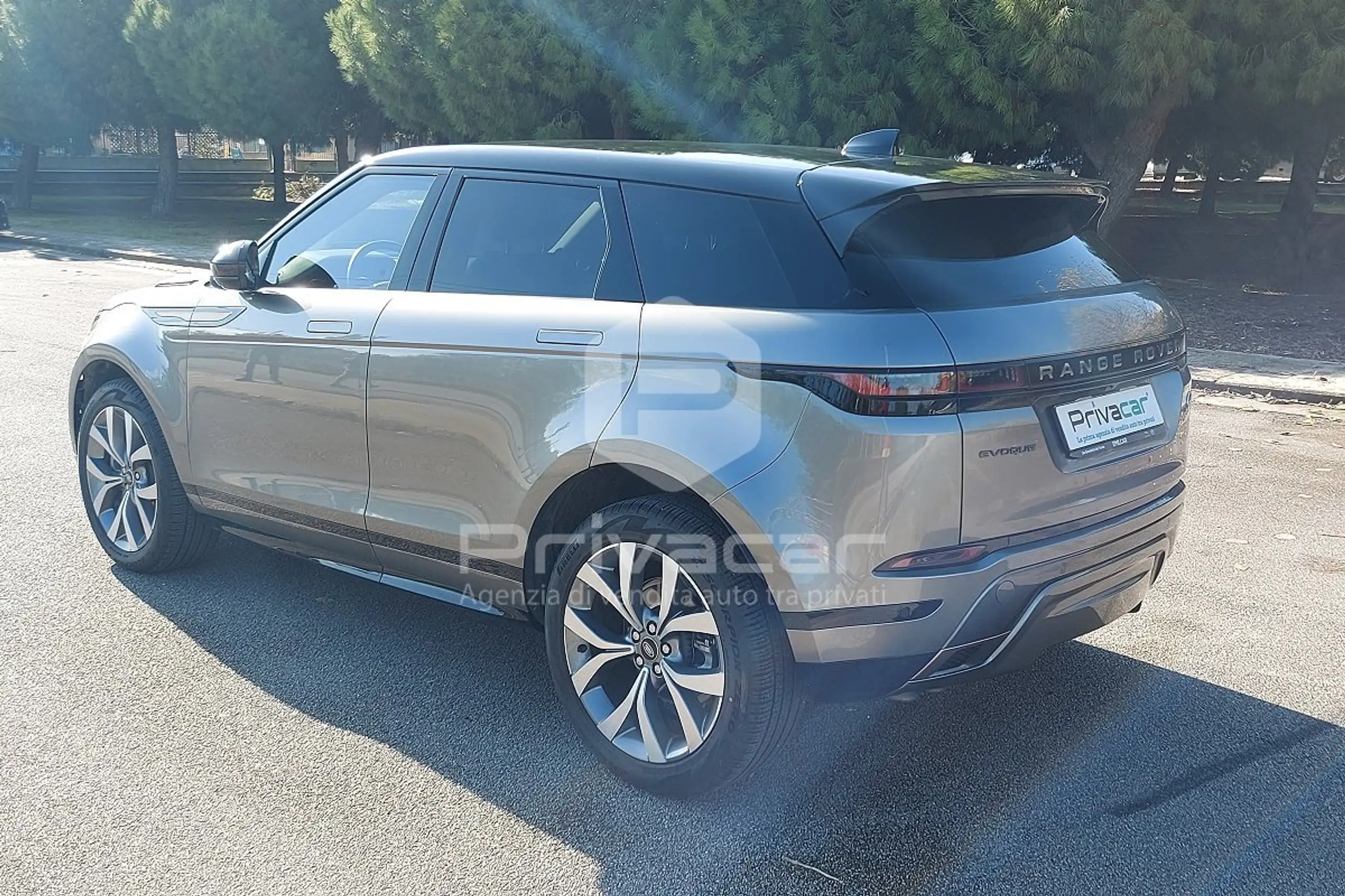 Land Rover - Range Rover Evoque