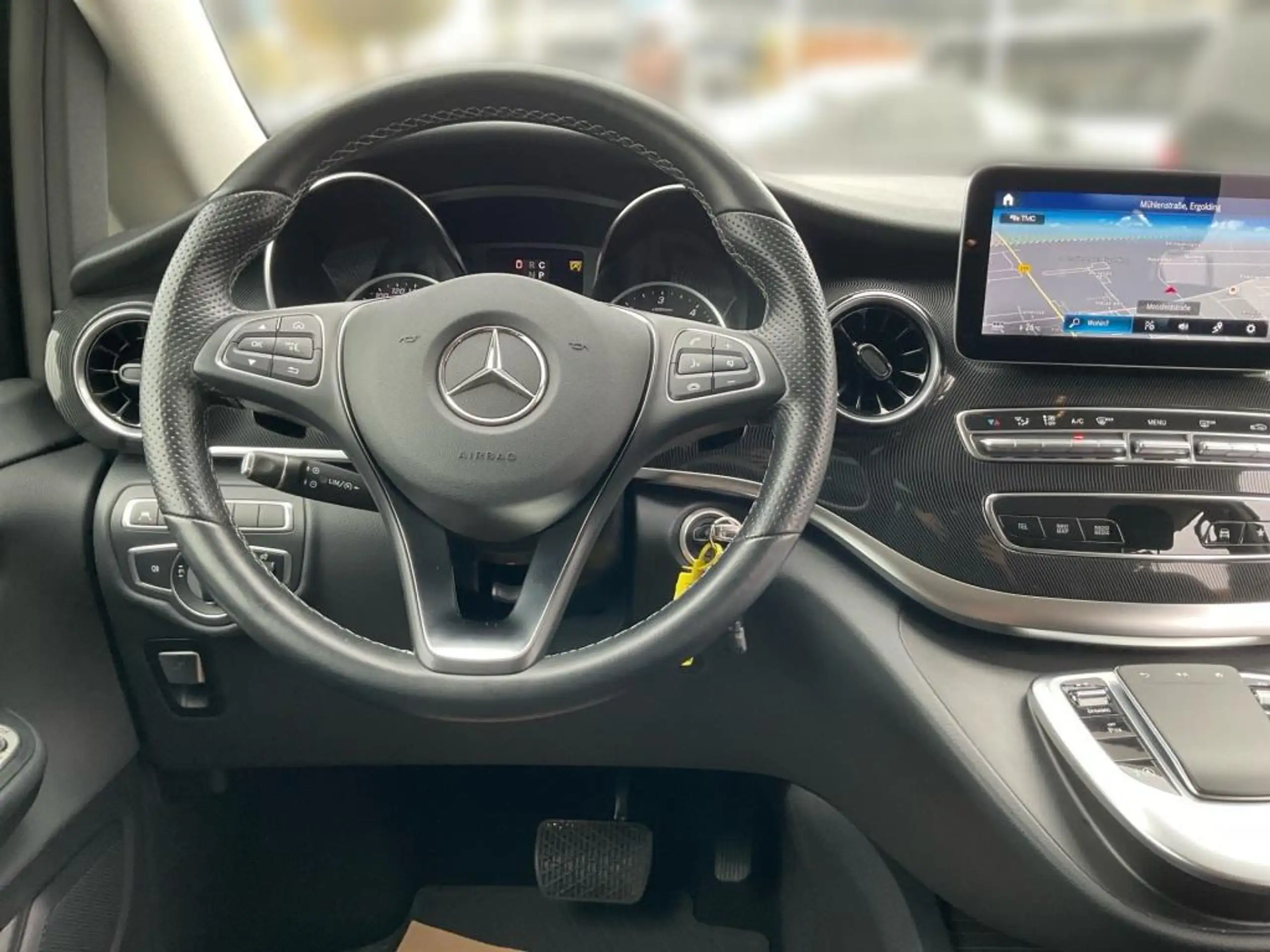 Mercedes-Benz - V 250