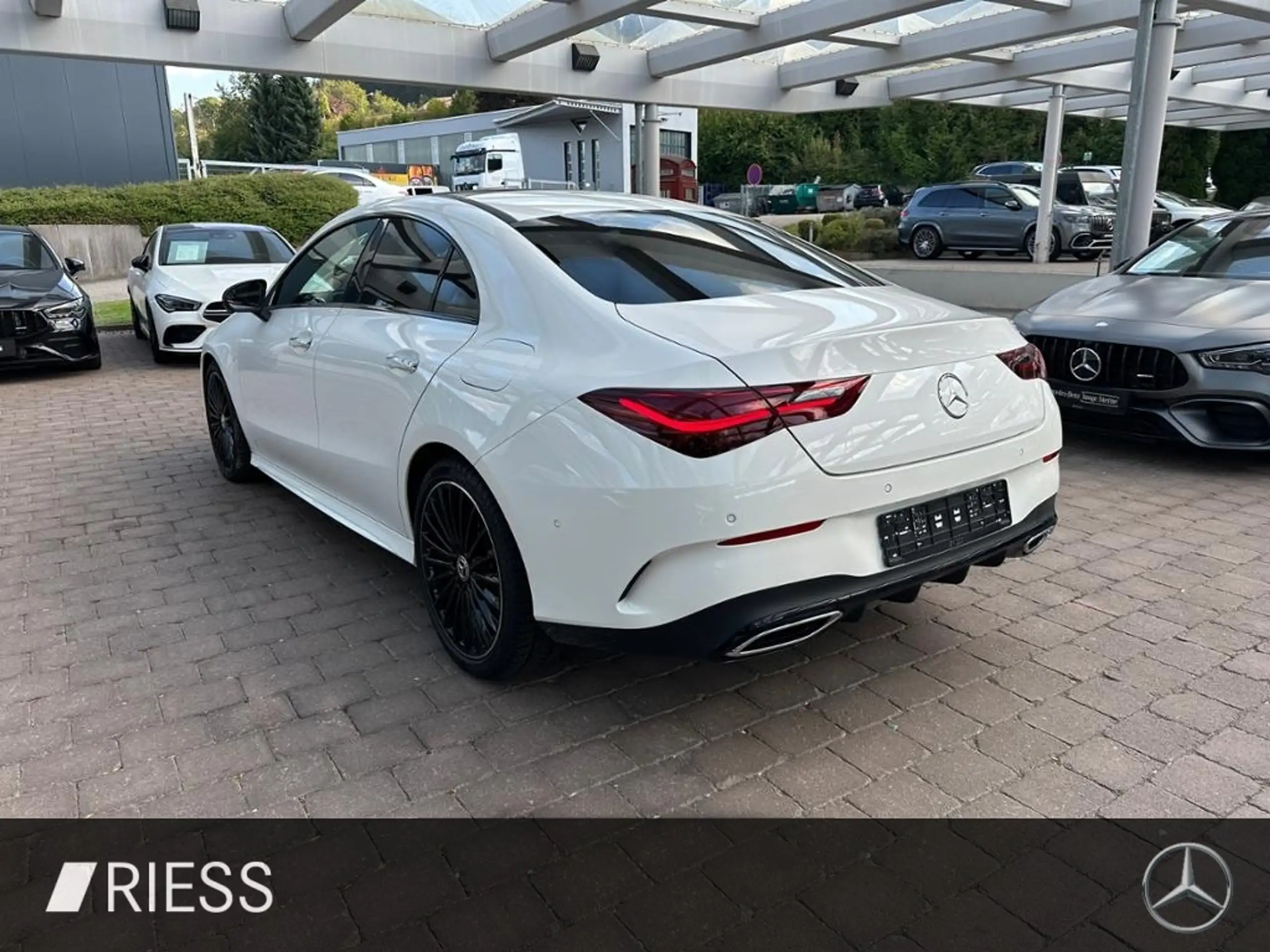 Mercedes-Benz - CLA 220