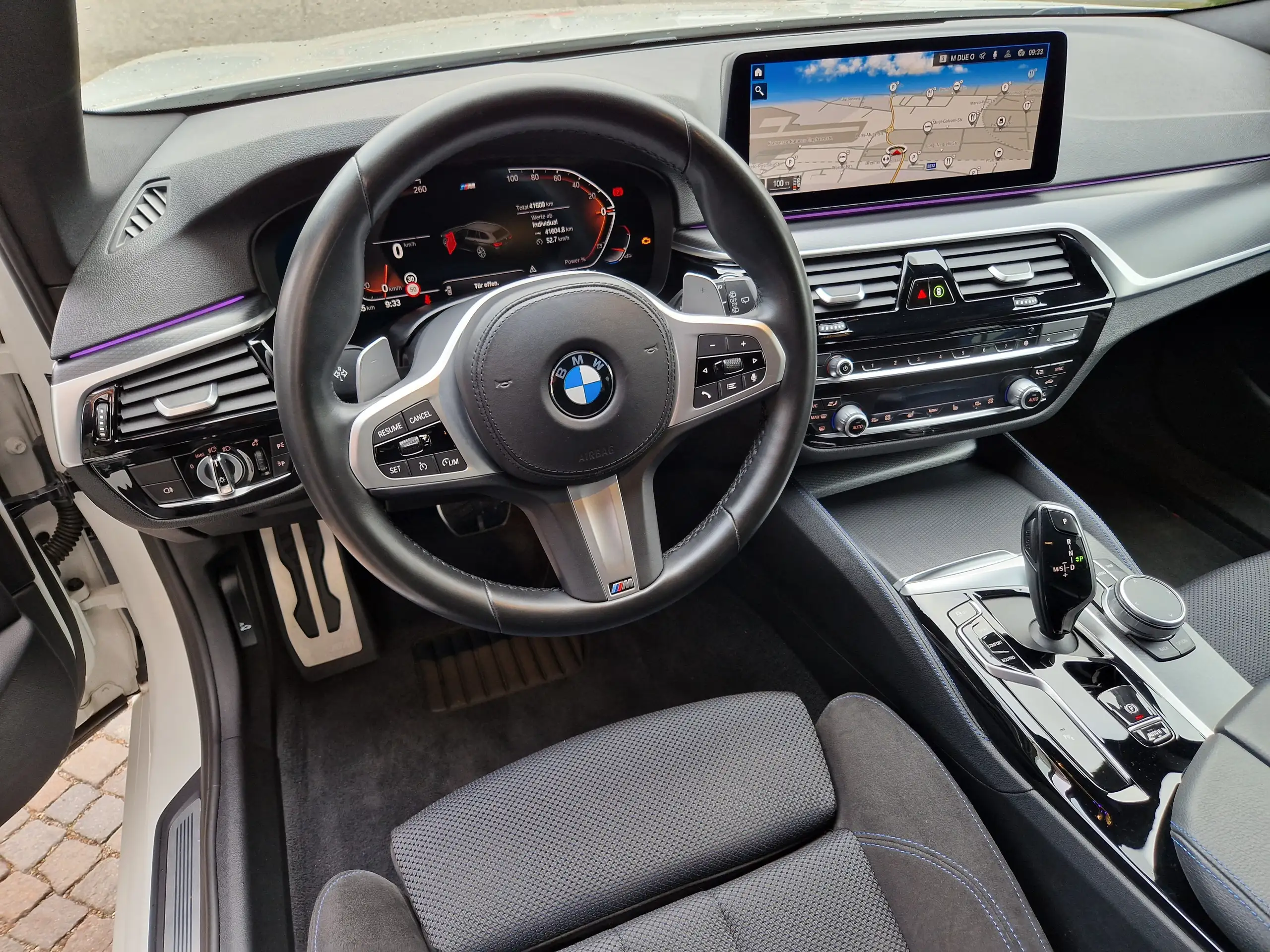 BMW - 530