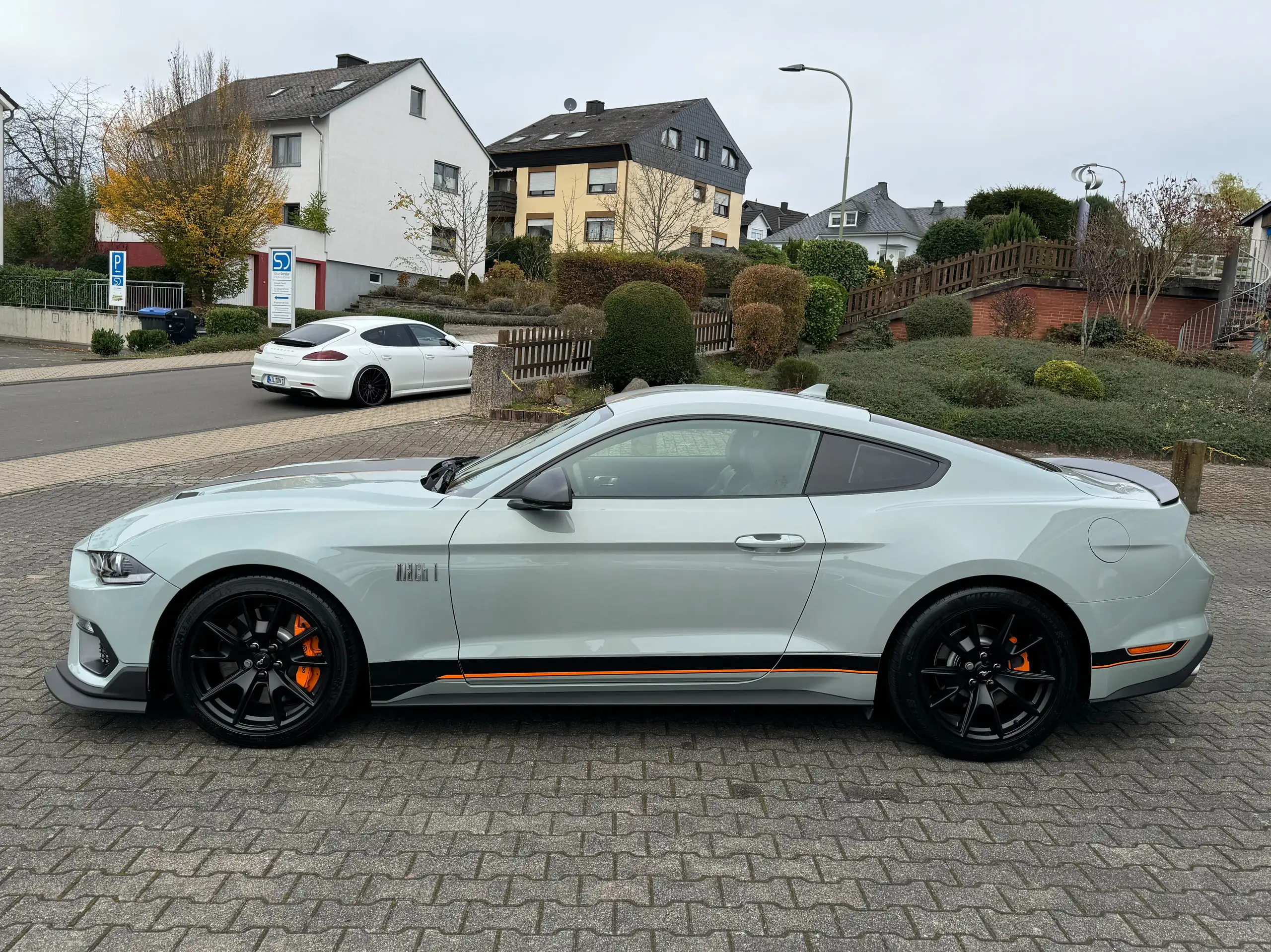 Ford - Mustang