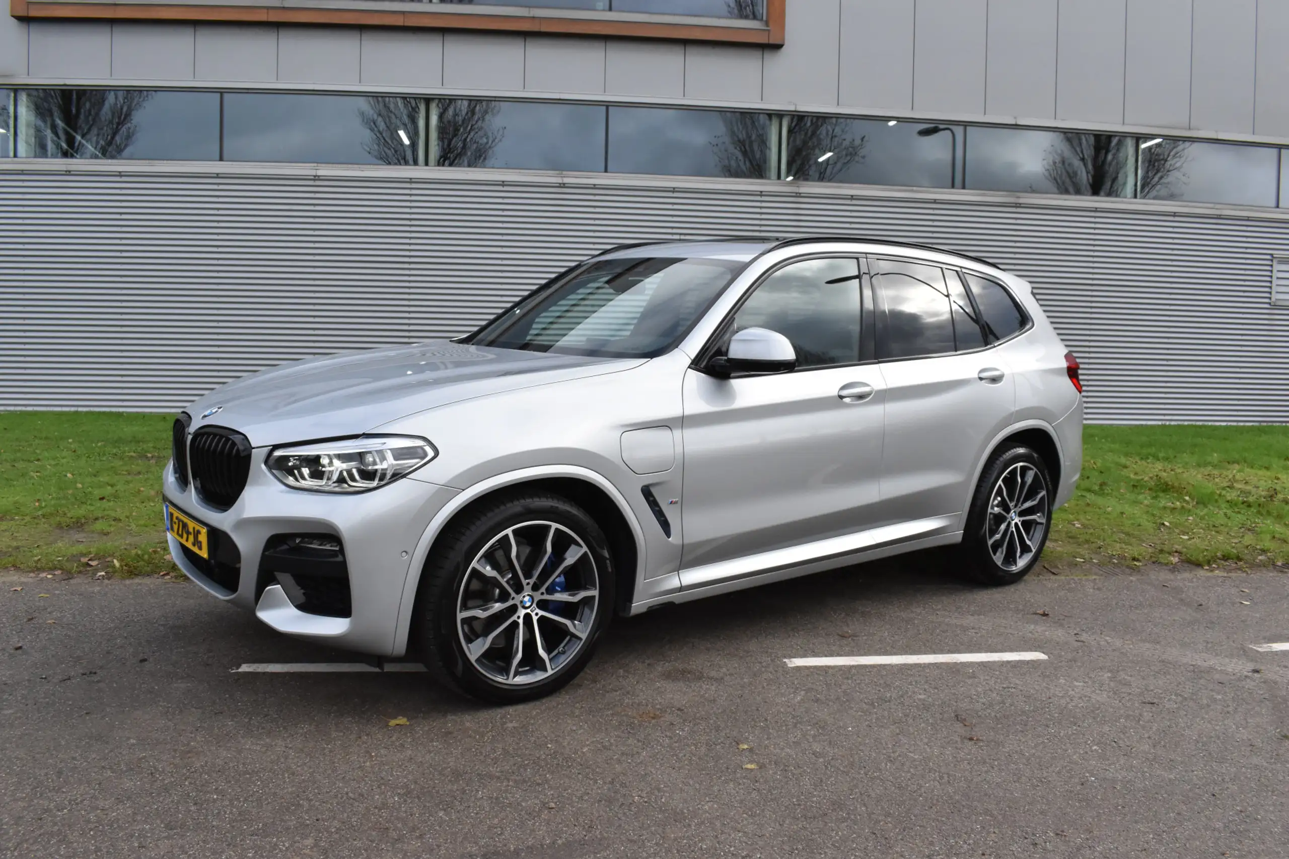 BMW - X3