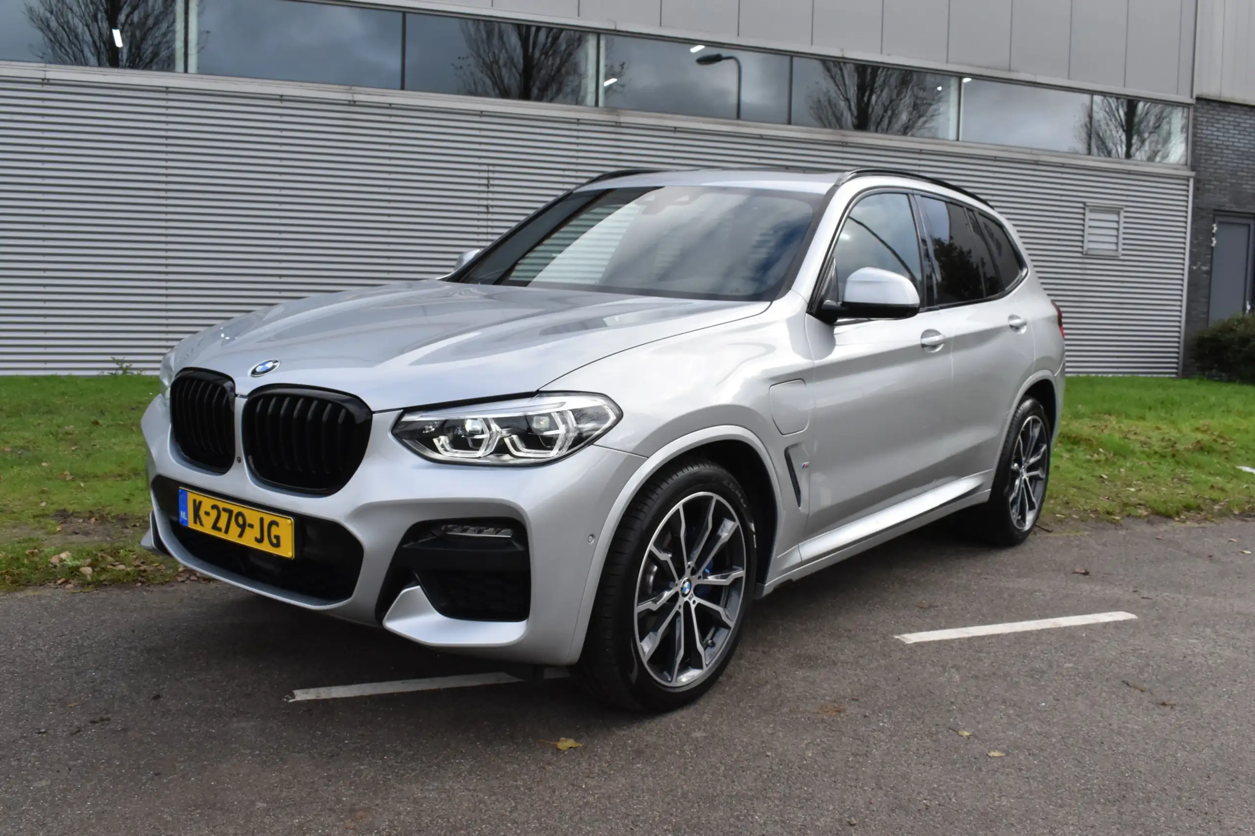 BMW - X3