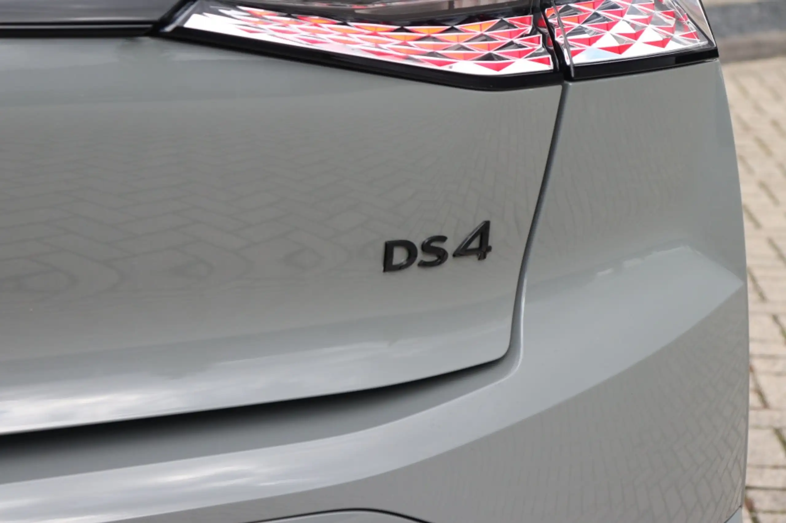 DS Automobiles - DS 4