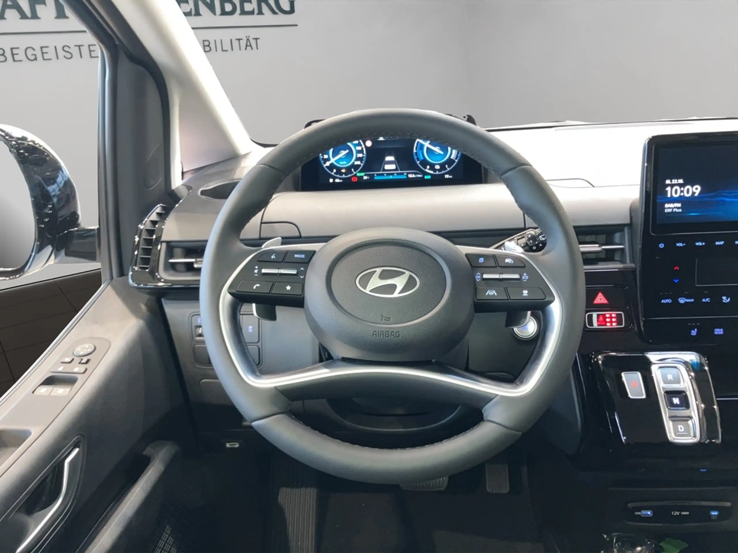 Hyundai - STARIA