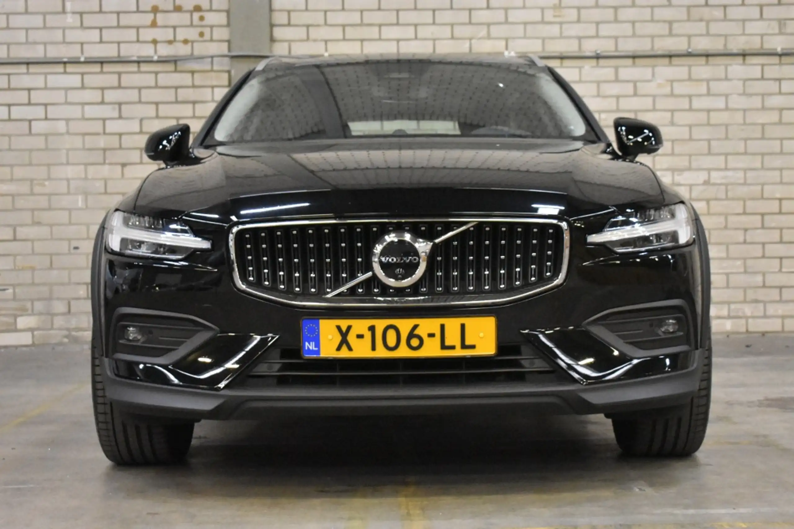 Volvo - V60 Cross Country