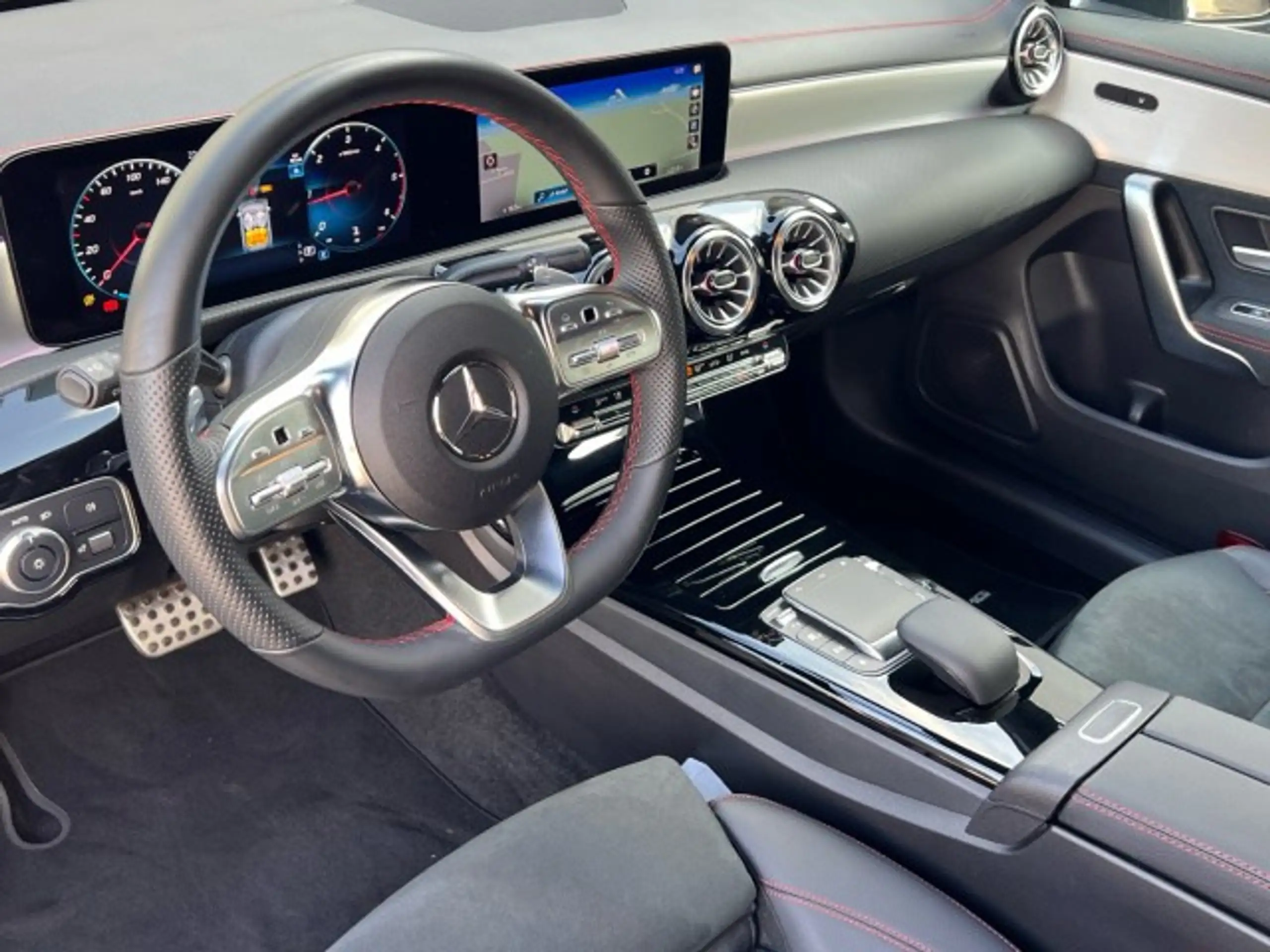 Mercedes-Benz - CLA 200