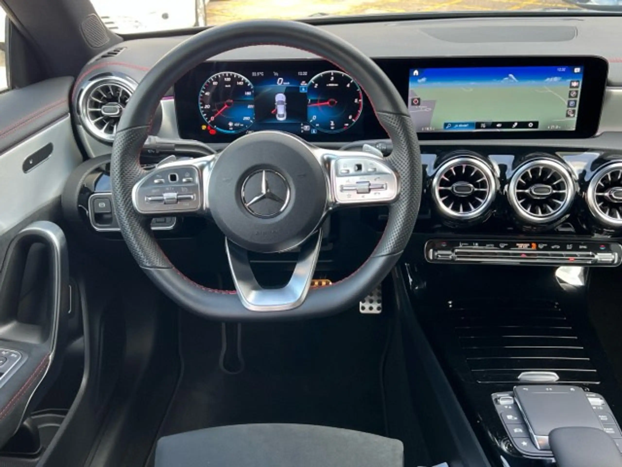 Mercedes-Benz - CLA 200