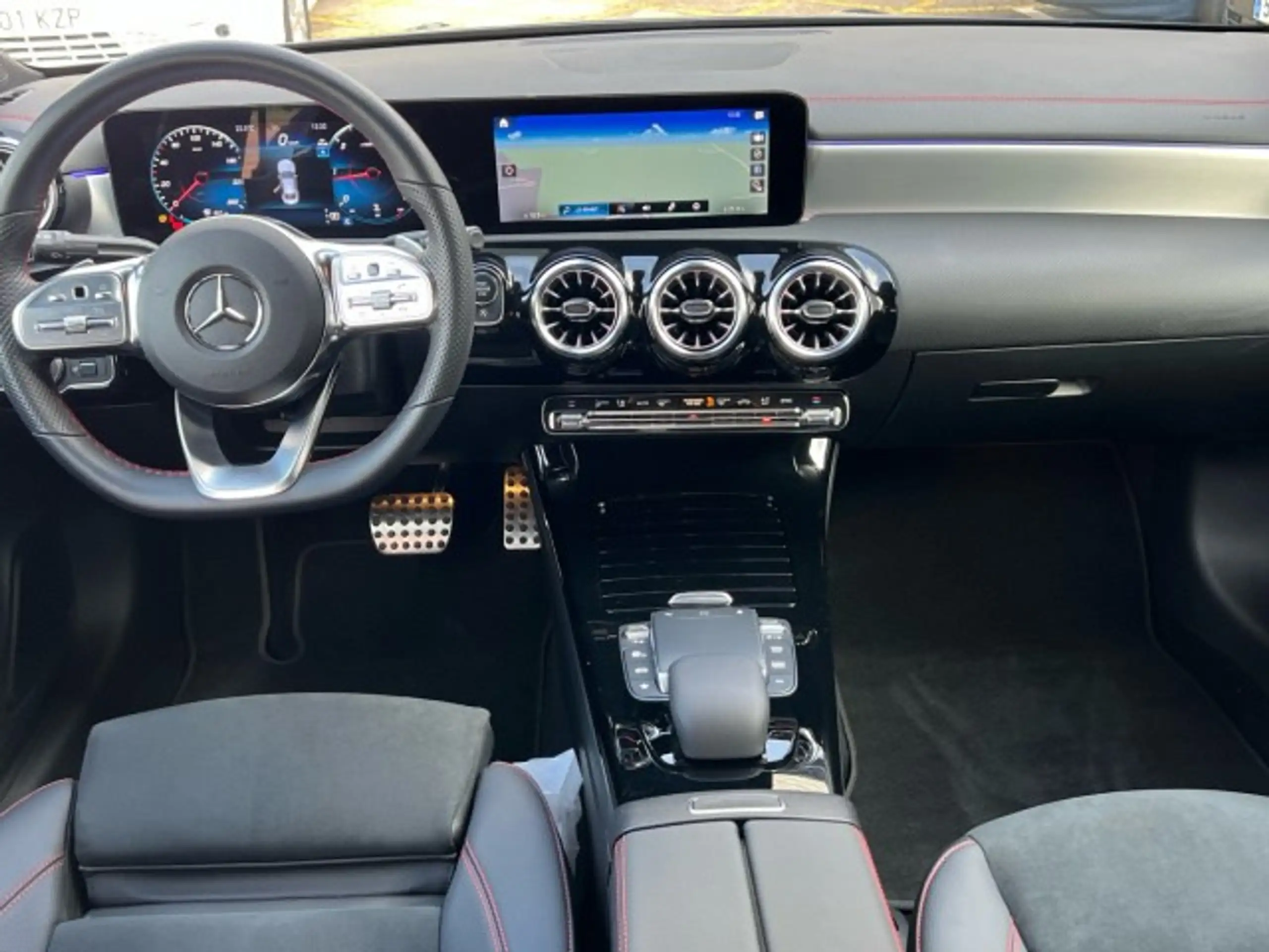 Mercedes-Benz - CLA 200