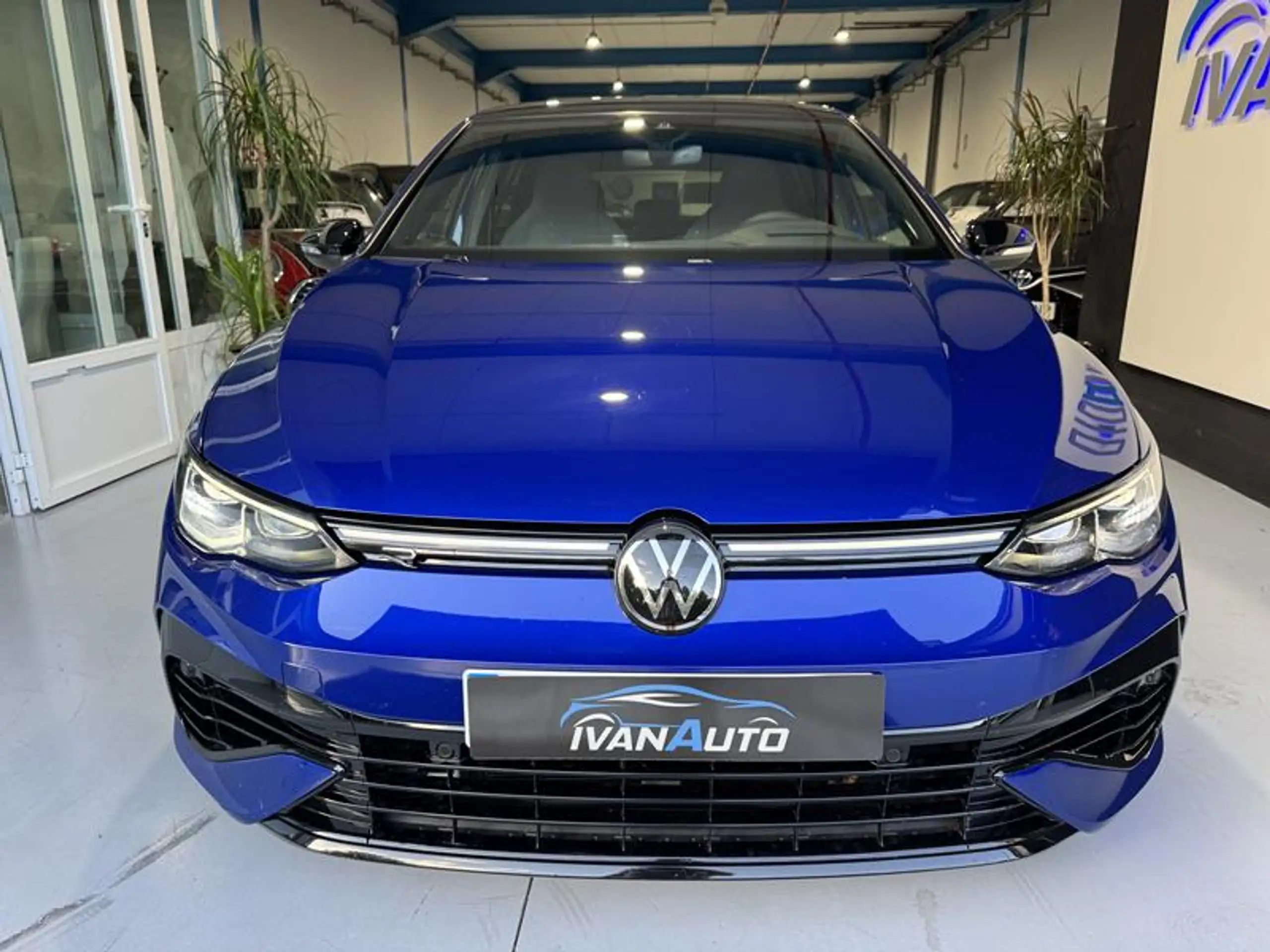 Volkswagen - Golf