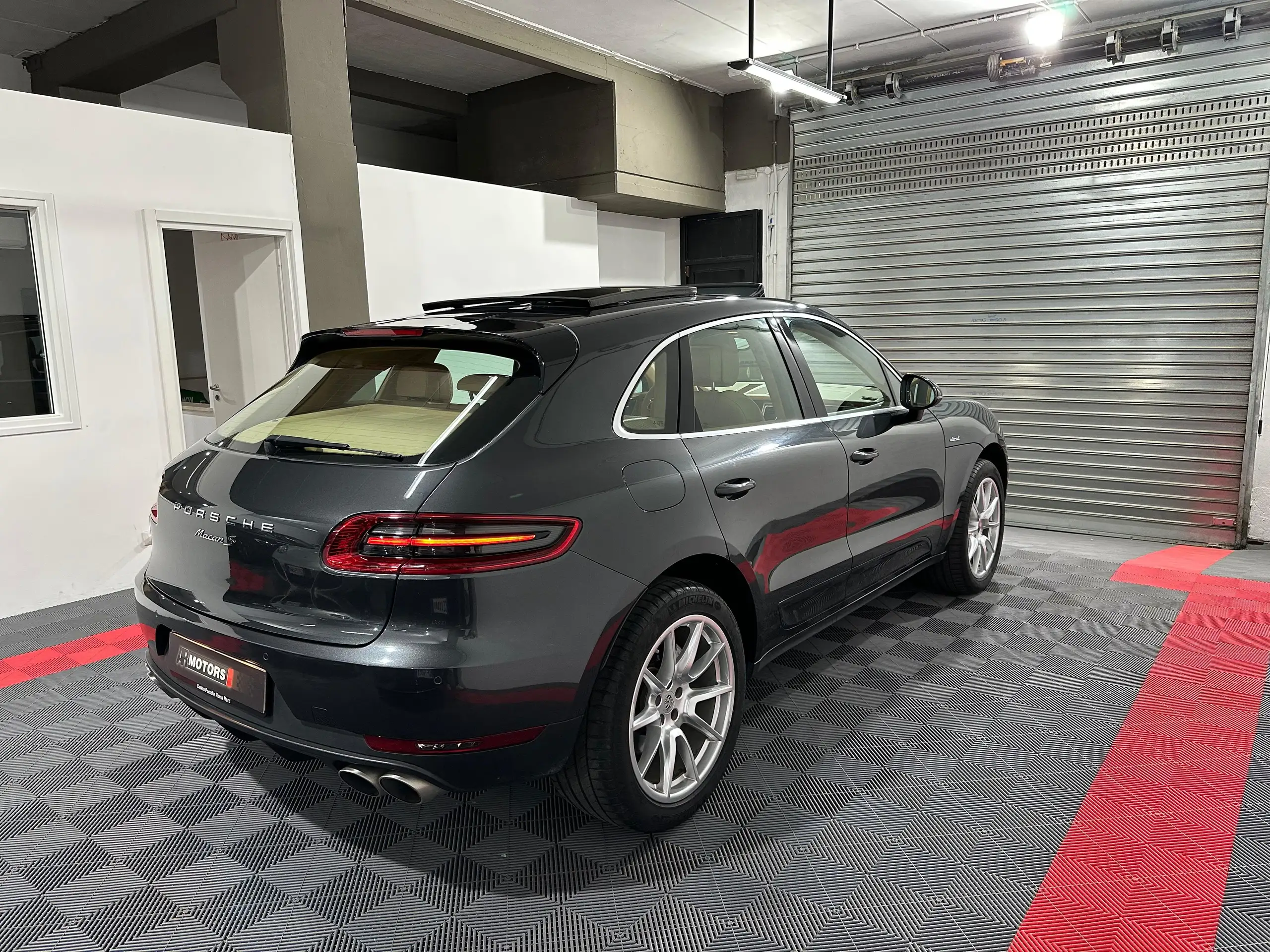 Porsche - Macan