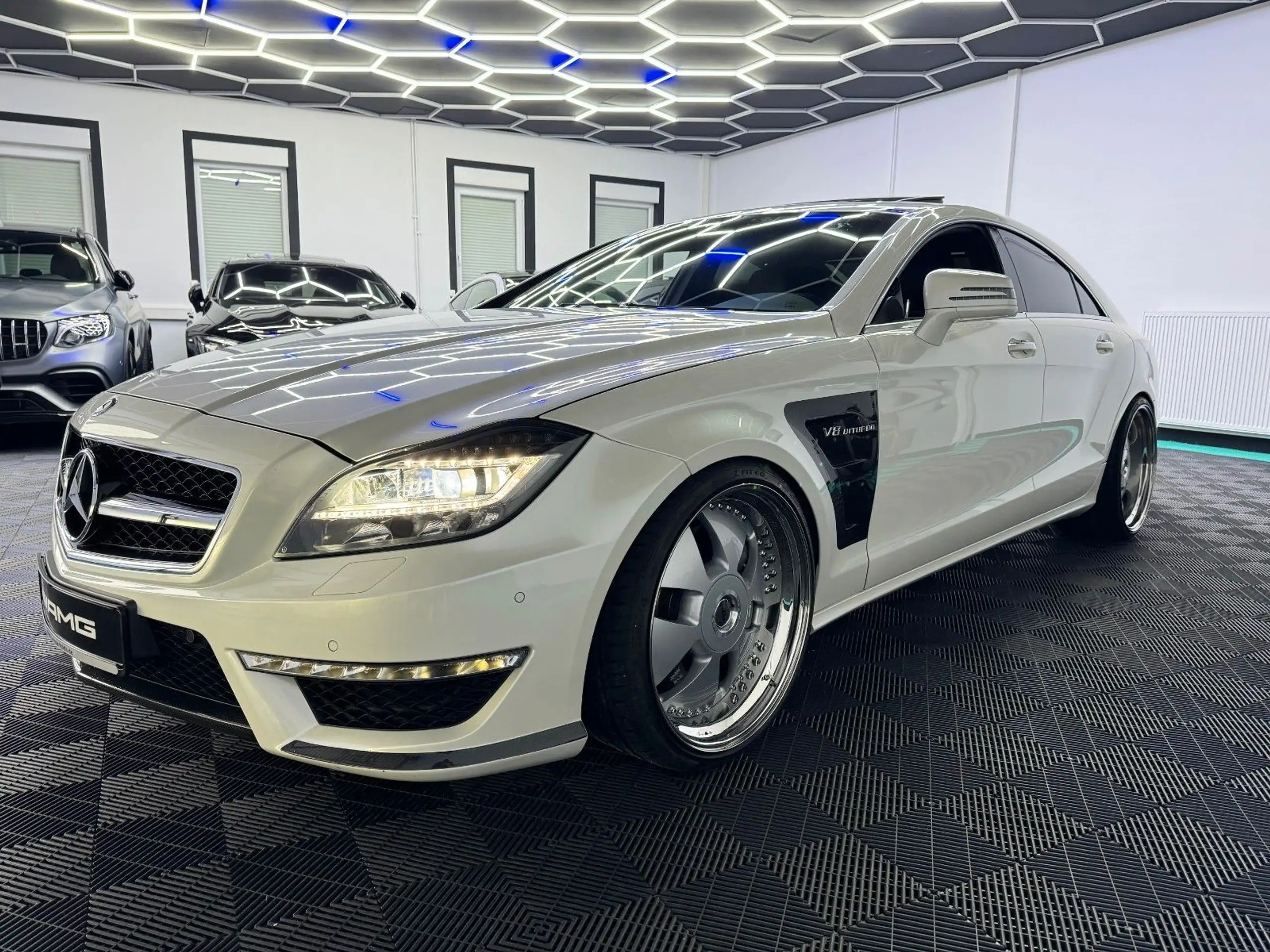 Mercedes-Benz - CLS 63 AMG