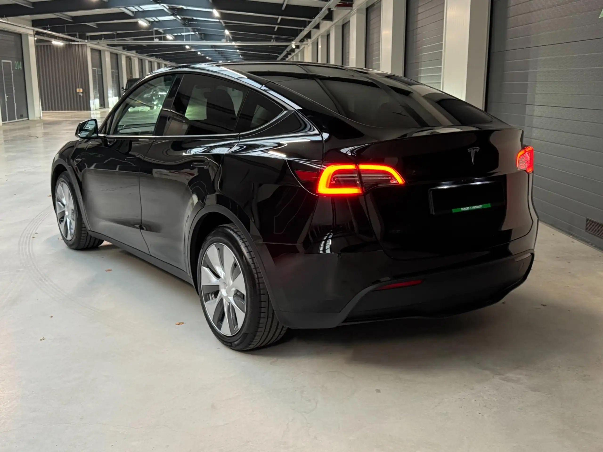 Tesla - Model Y