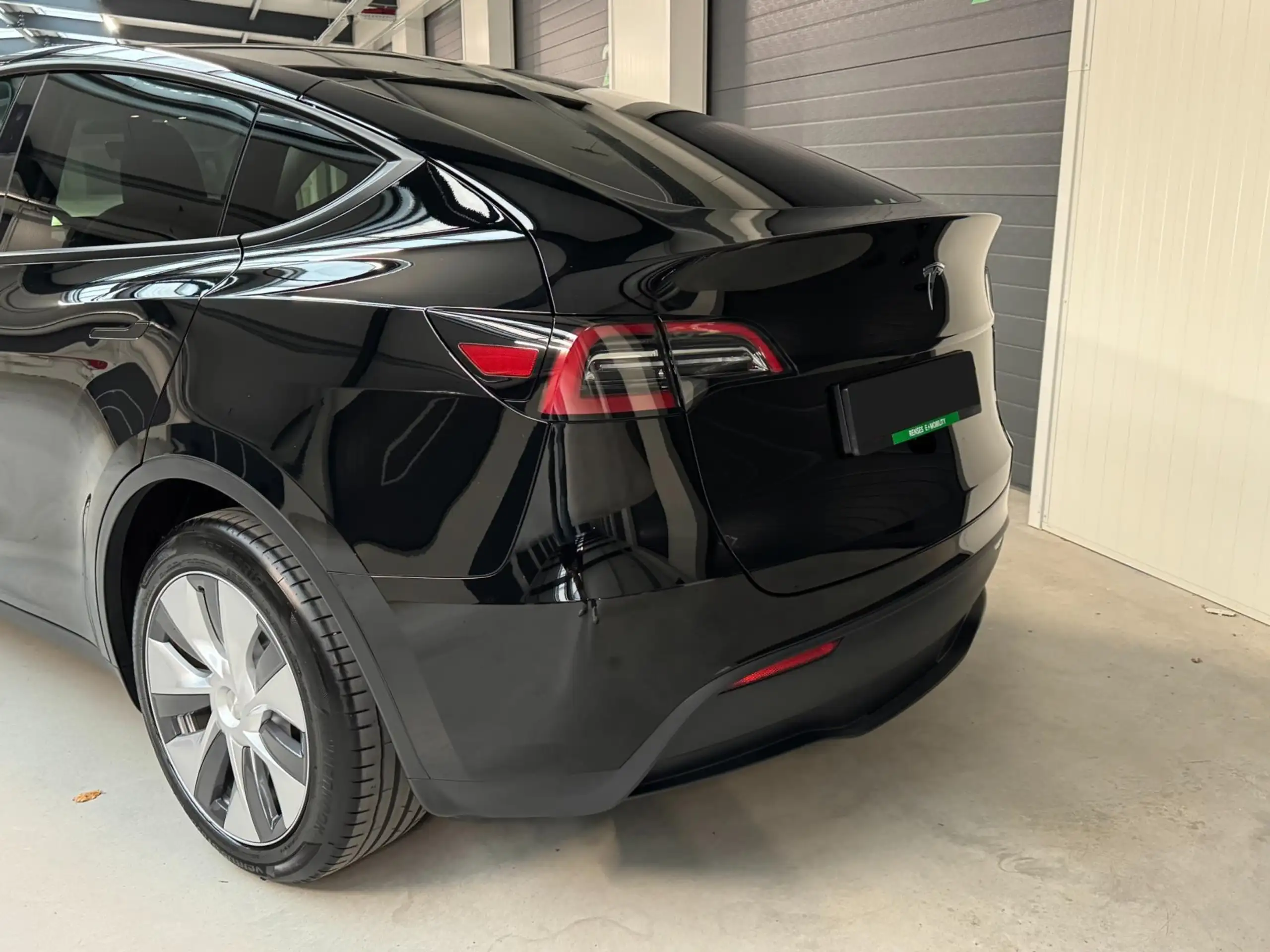 Tesla - Model Y