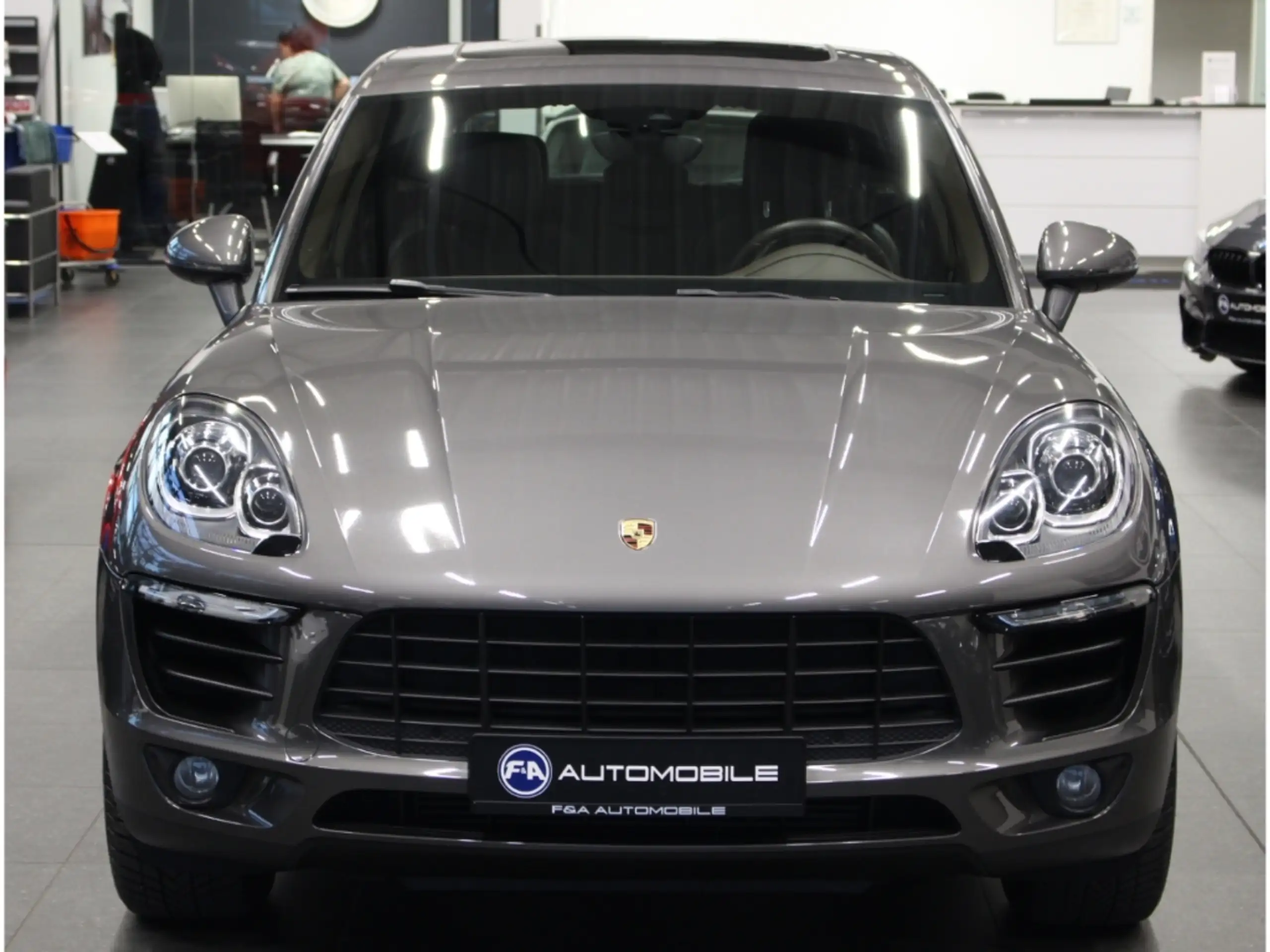 Porsche - Macan