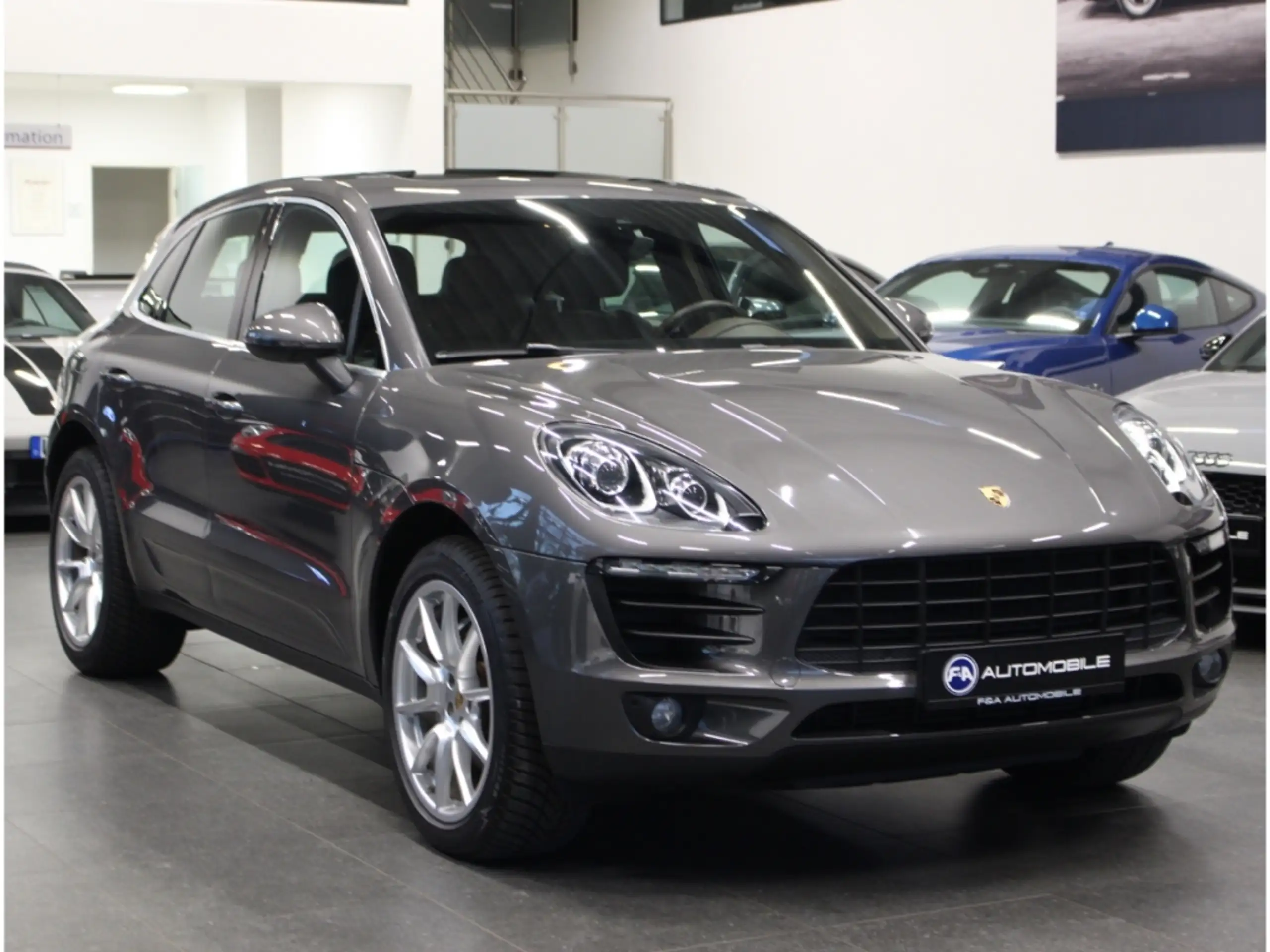 Porsche - Macan