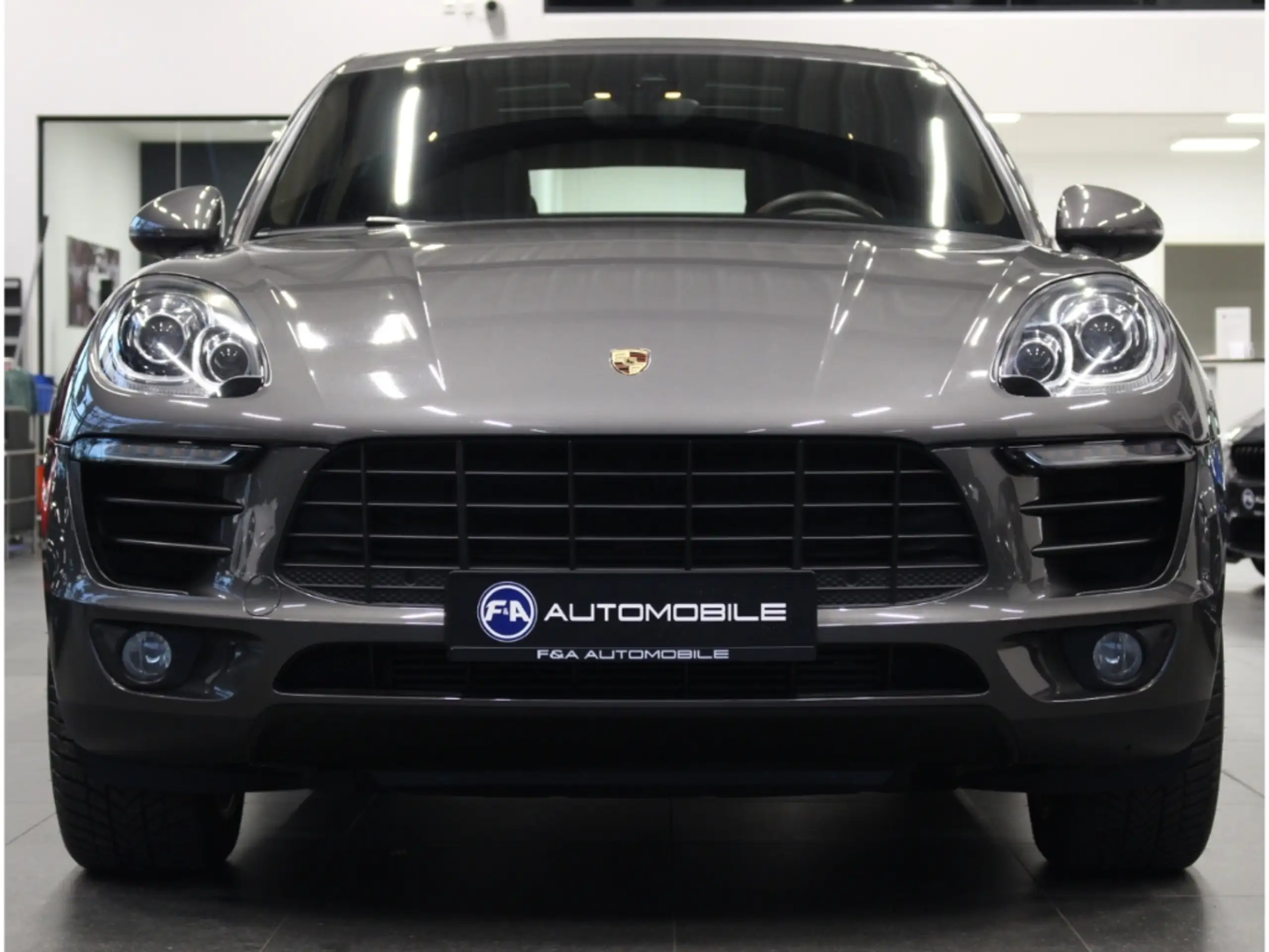 Porsche - Macan