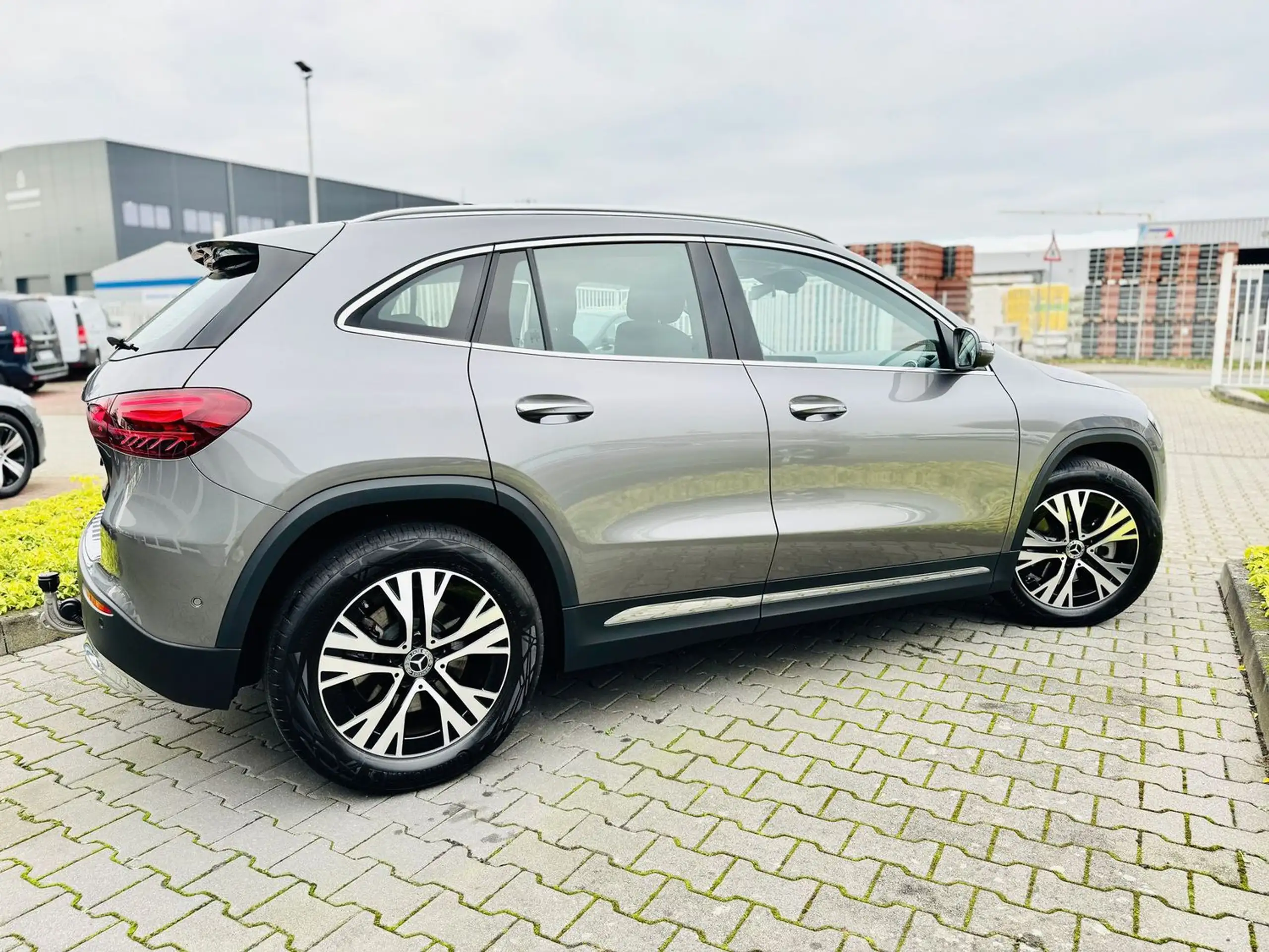 Mercedes-Benz - GLA 220