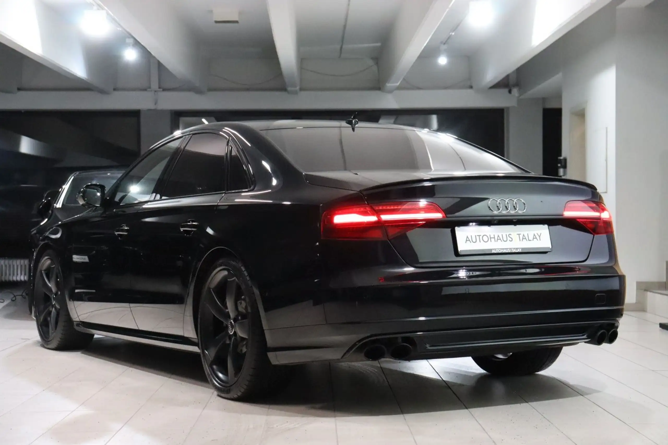 Audi - S8