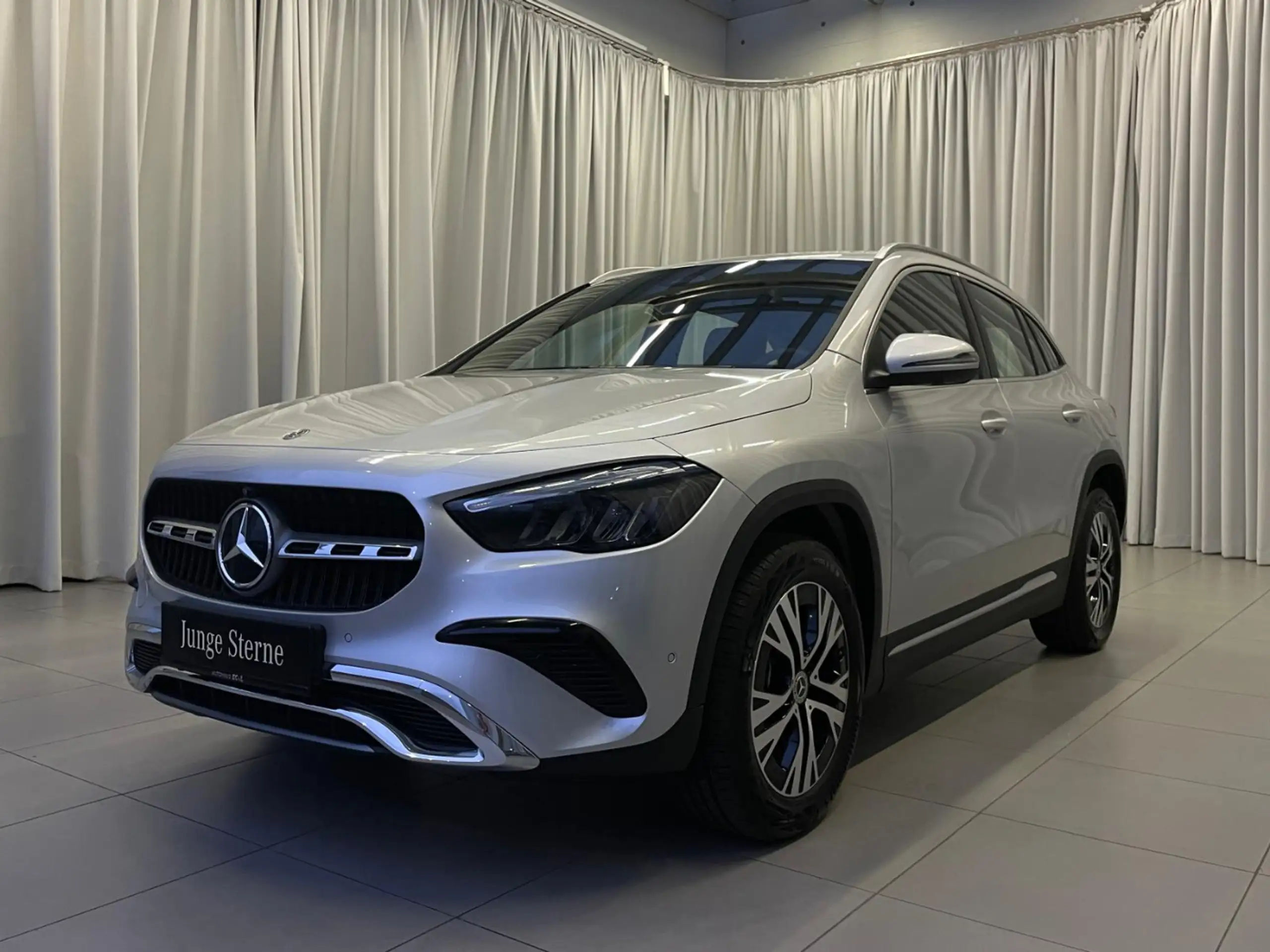 Mercedes-Benz - GLA 200