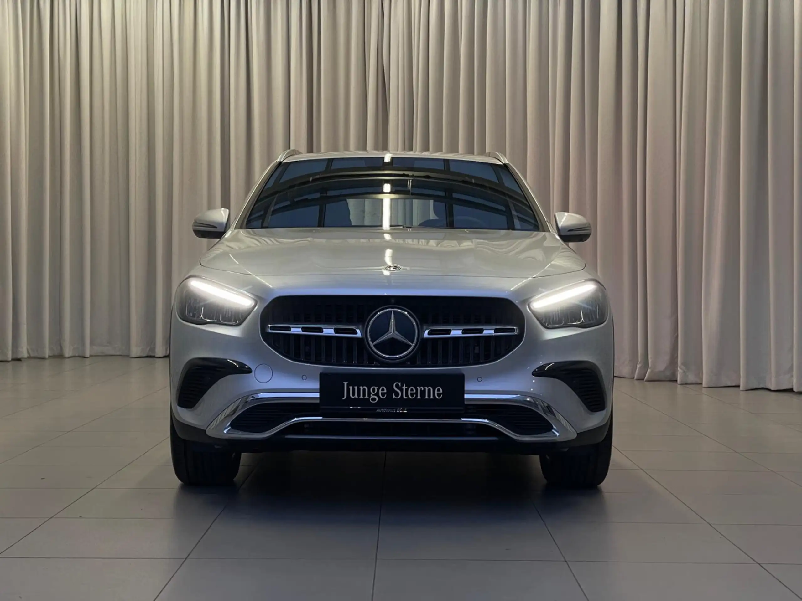 Mercedes-Benz - GLA 200