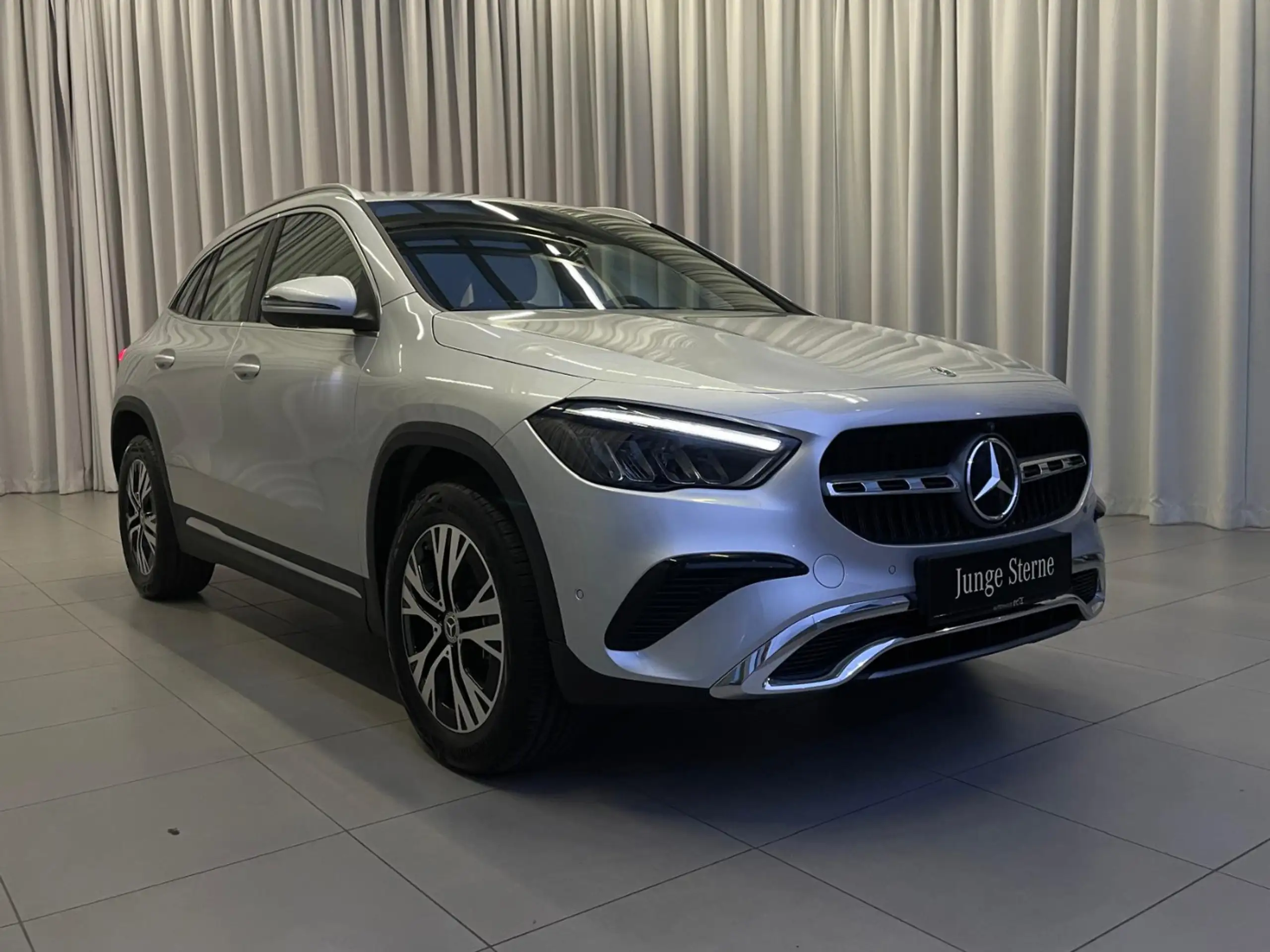 Mercedes-Benz - GLA 200