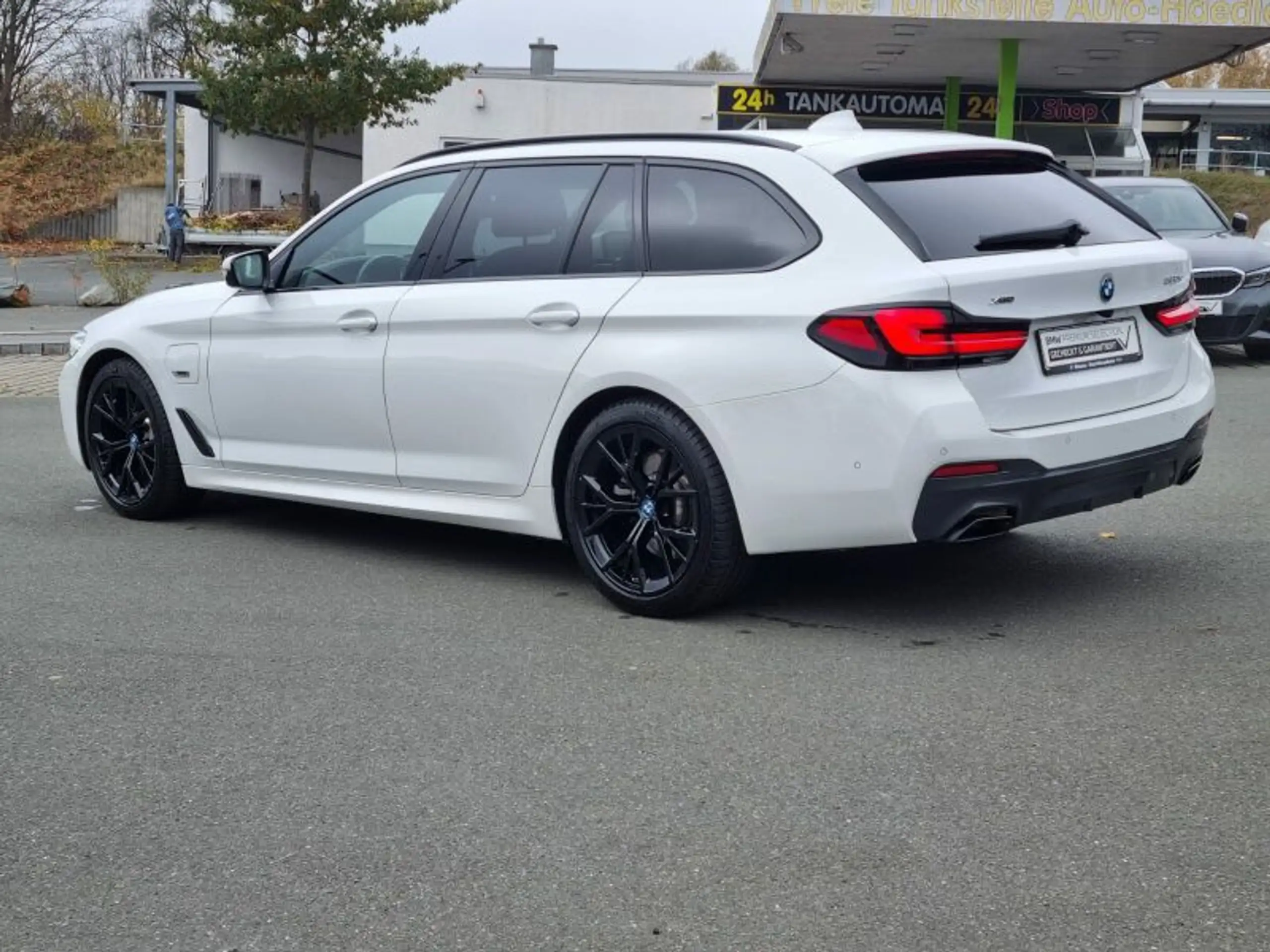 BMW - 530