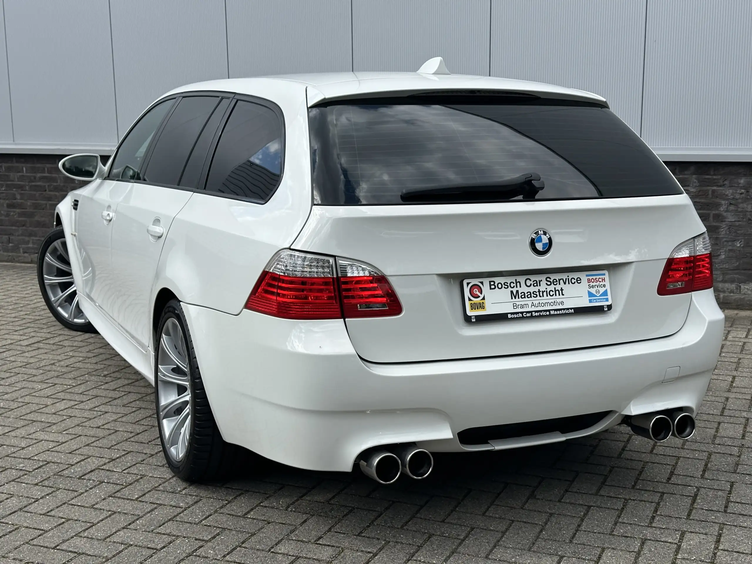 BMW - M5