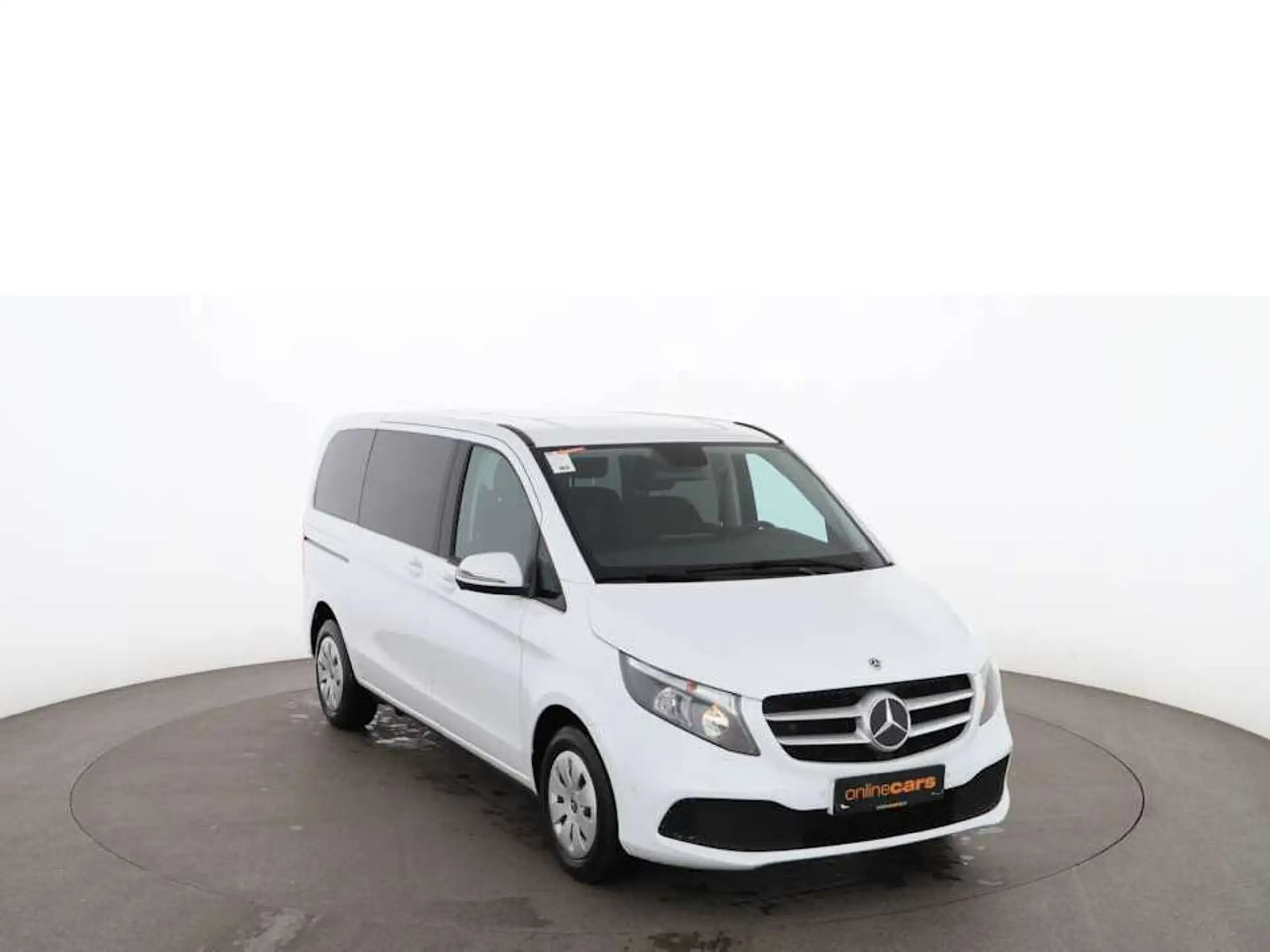 Mercedes-Benz - V 220