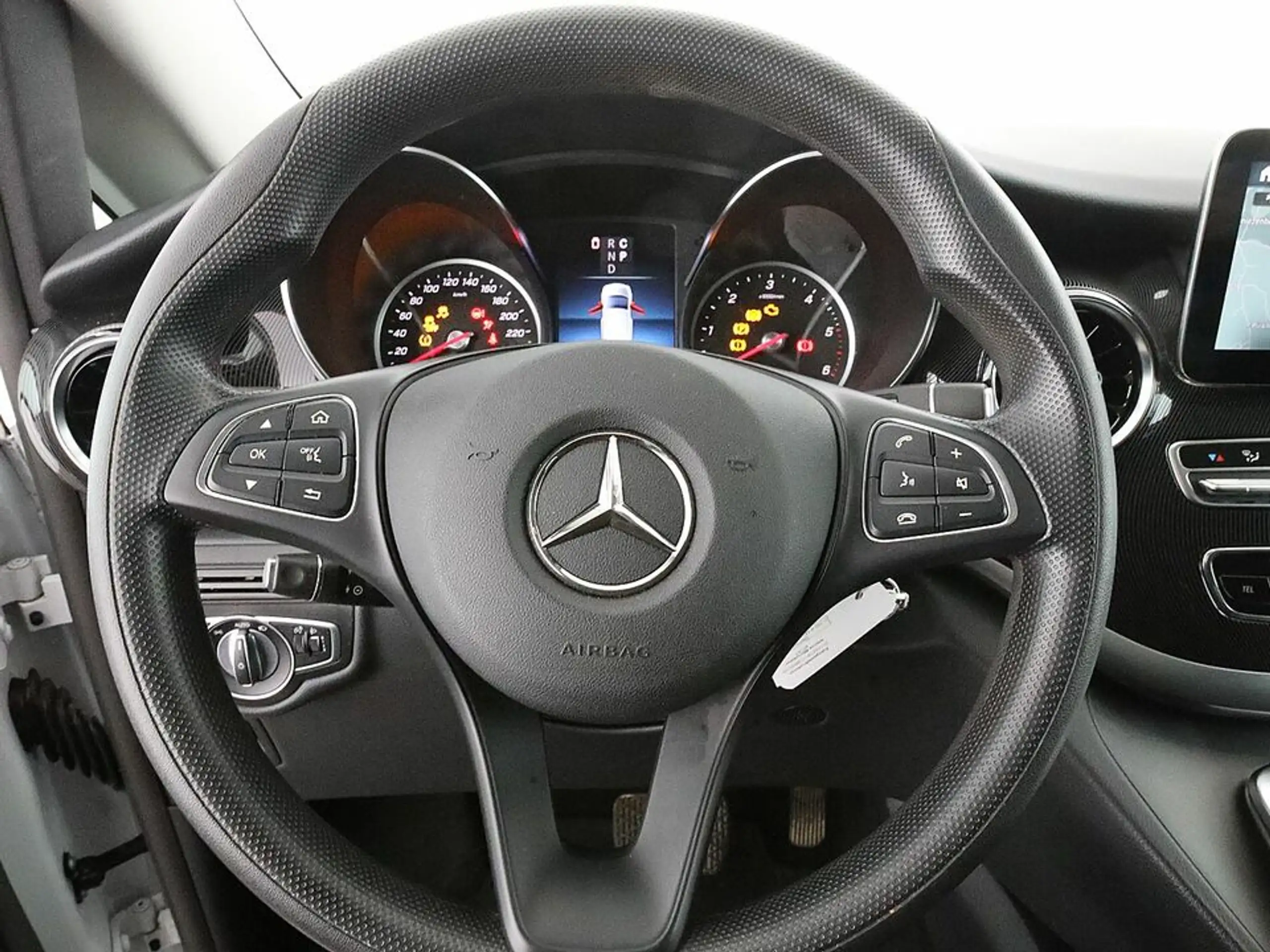 Mercedes-Benz - V 220