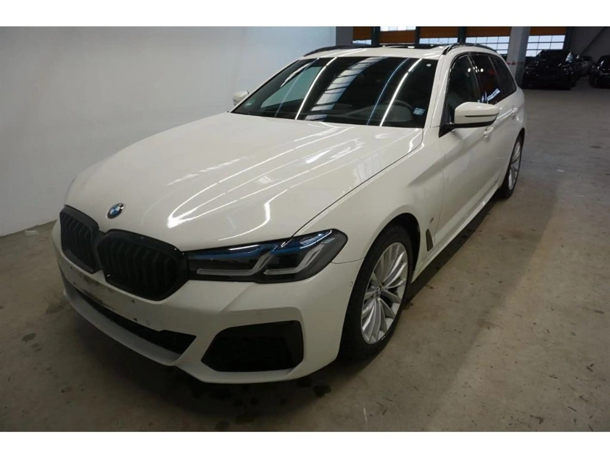 BMW - 530