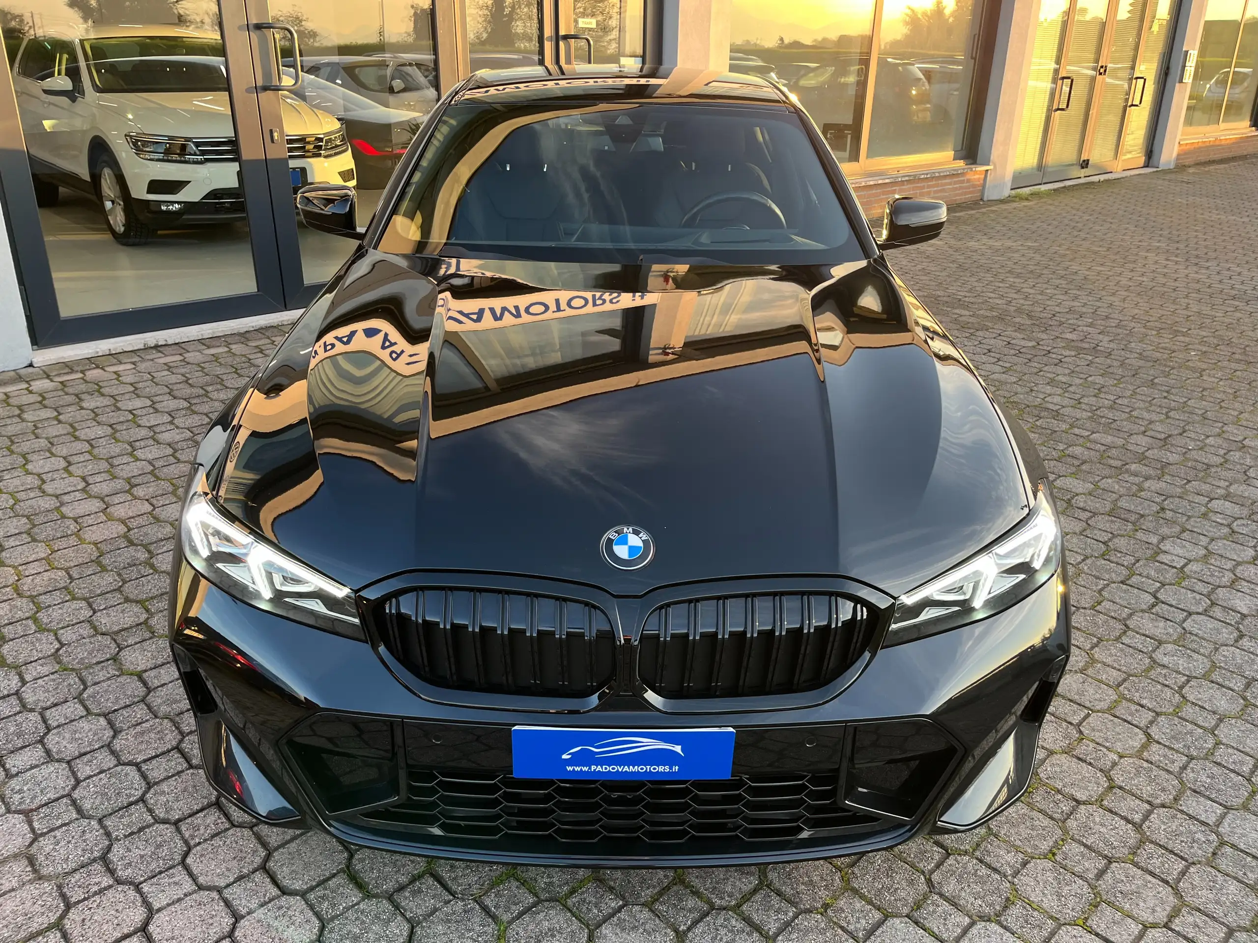 BMW - 320